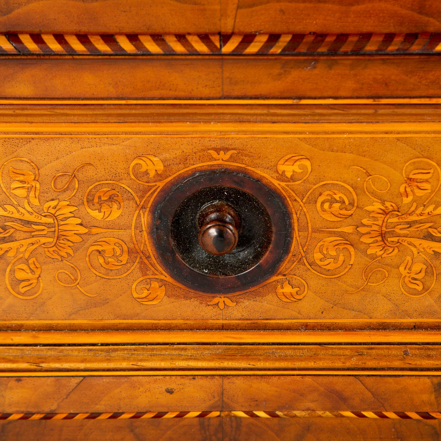 Walnut Display Cabinet with the Monogram of Grand Duke Friedrich I of Baden For Sale 8