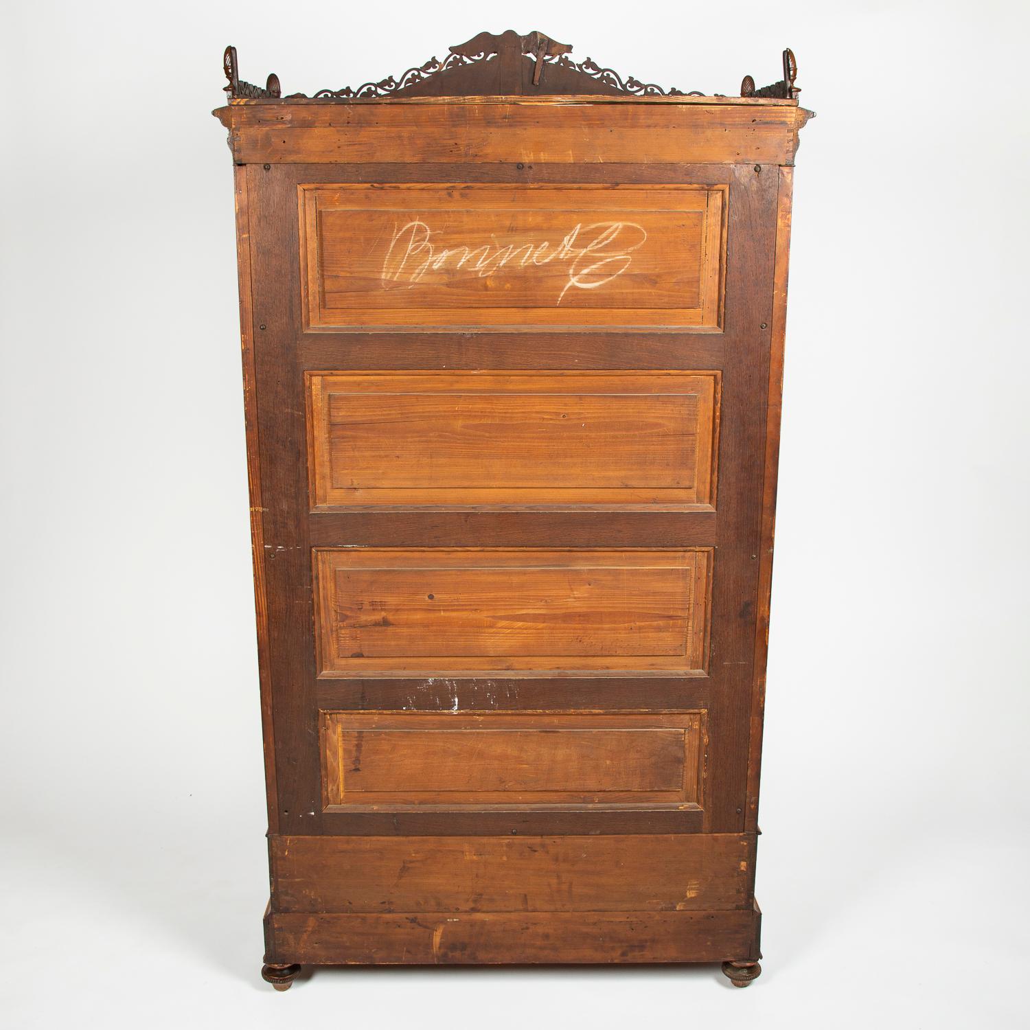 Walnut Display Cabinet with the Monogram of Grand Duke Friedrich I of Baden For Sale 14