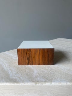 Cubo expositor de nogal, años 60