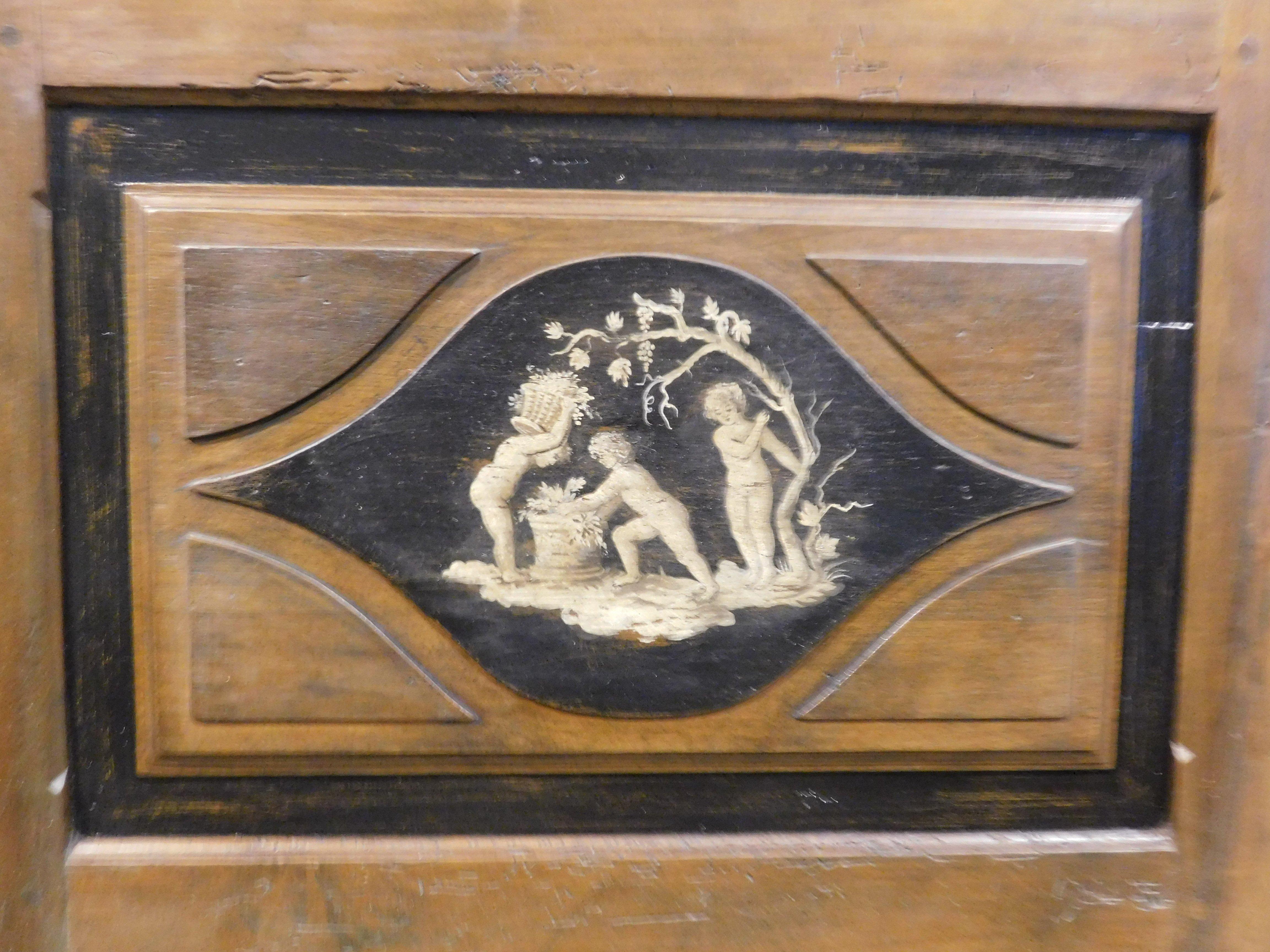 Puerta de nogal, para interiores, lacada y tallada, Italia siglo XVIII y antes en venta