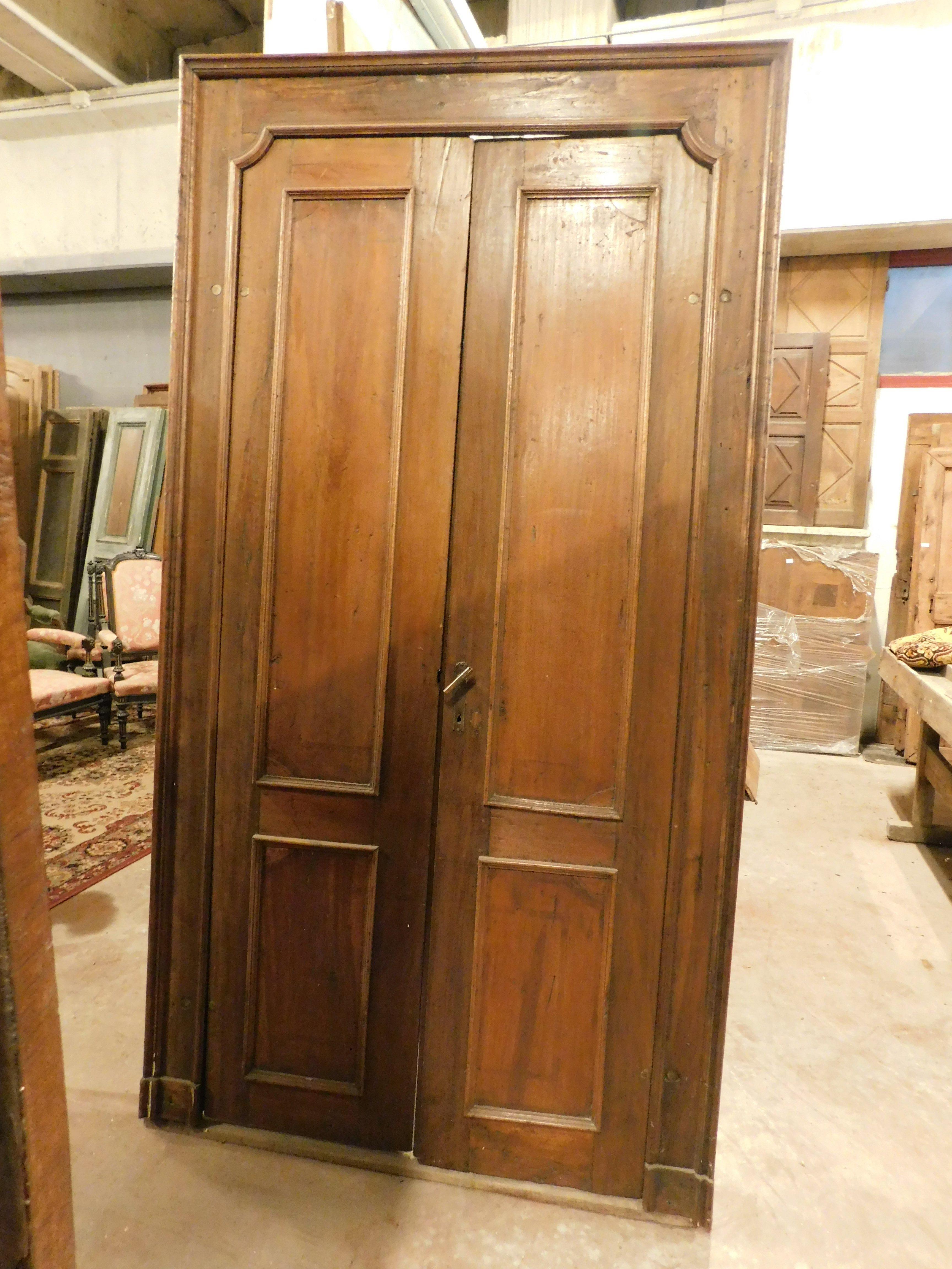 Puerta de dos hojas de nogal con marco original, Italia en Bueno estado para la venta en Cuneo, Italy (CN)