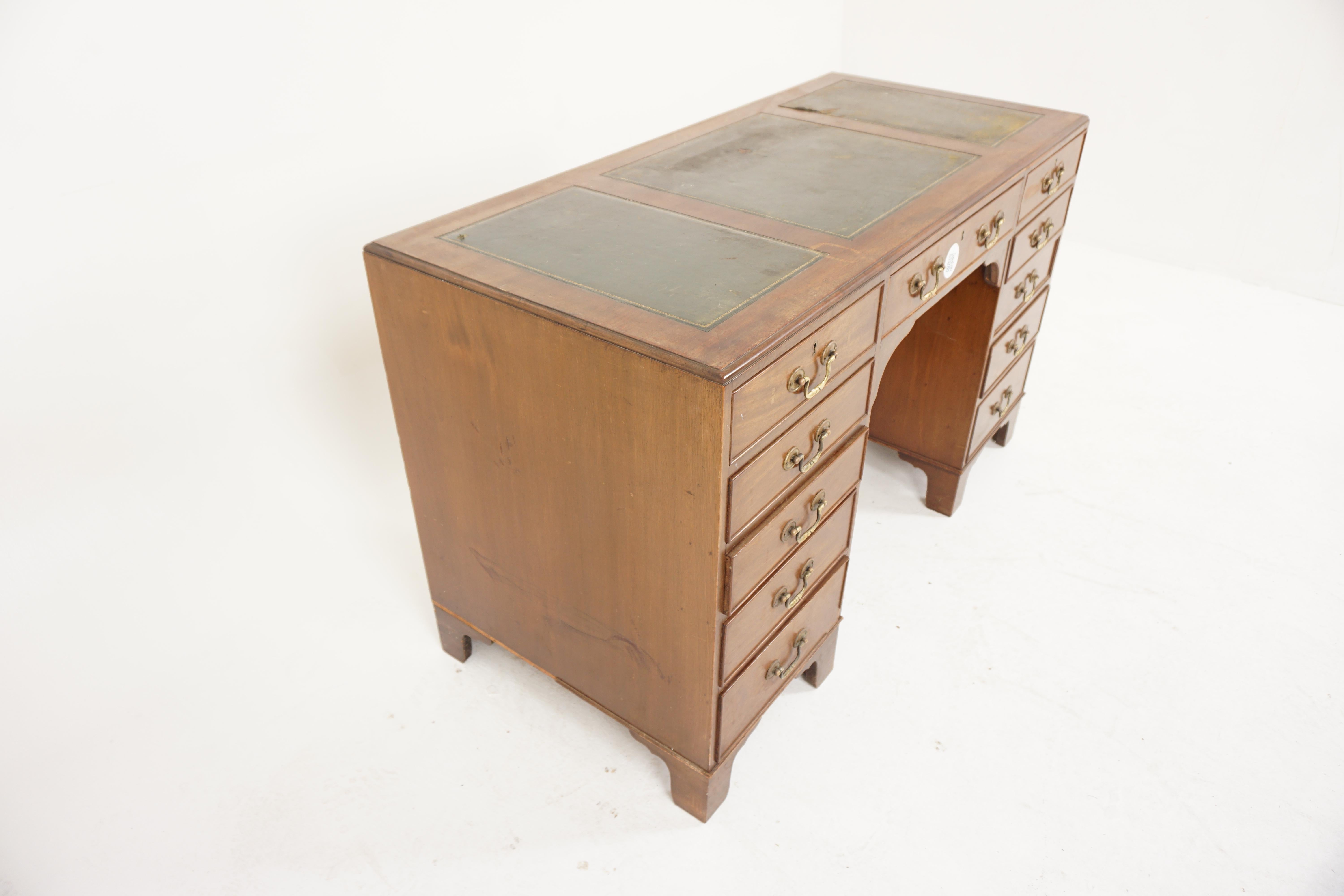 Schreibtisch mit doppeltem Sockel aus Nussbaumholz, Schreibtisch mit Lederplatte, Schottland 1930 (Schottisch) im Angebot