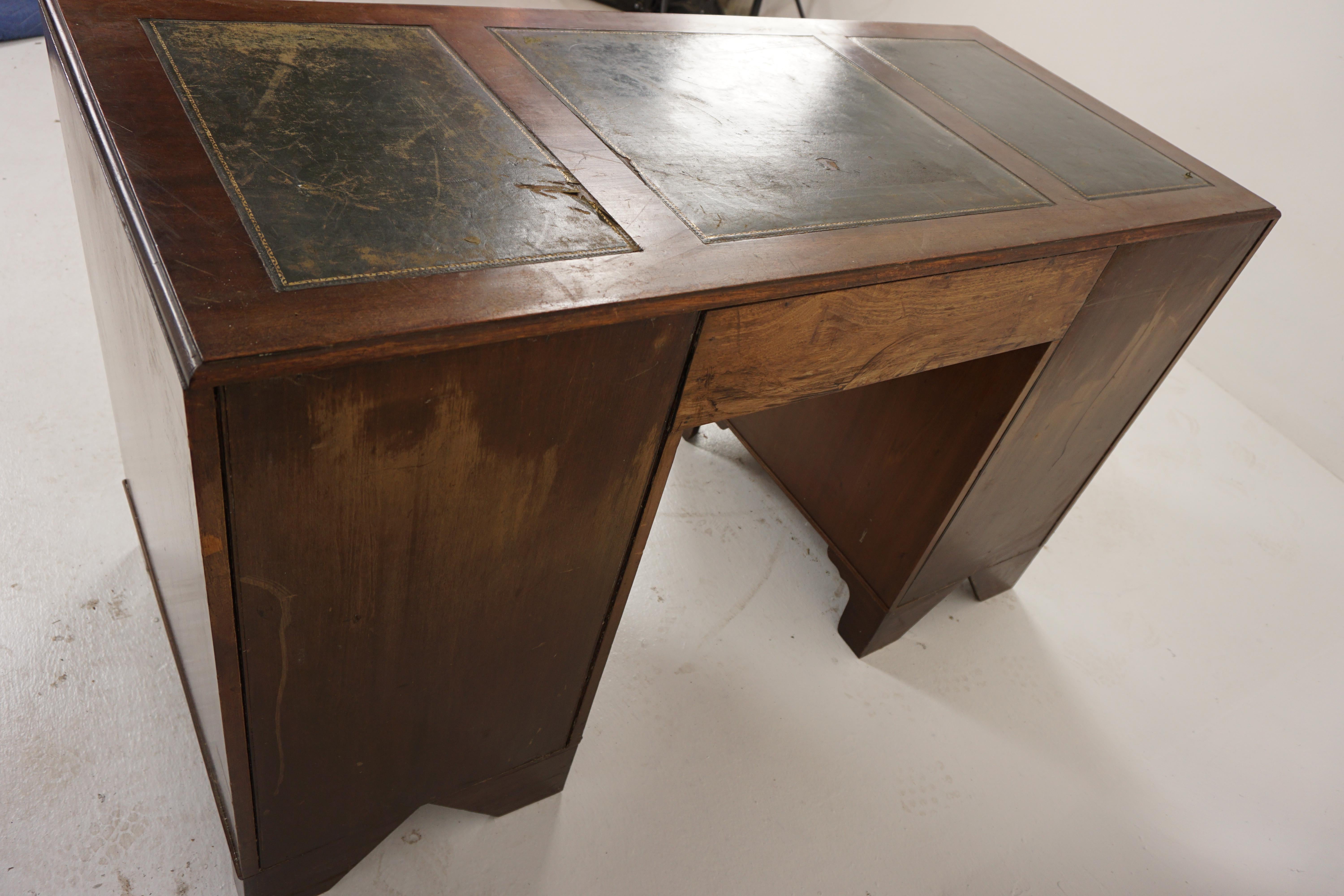 Schreibtisch mit doppeltem Sockel aus Nussbaumholz, Schreibtisch mit Lederplatte, Schottland 1930 im Angebot 3