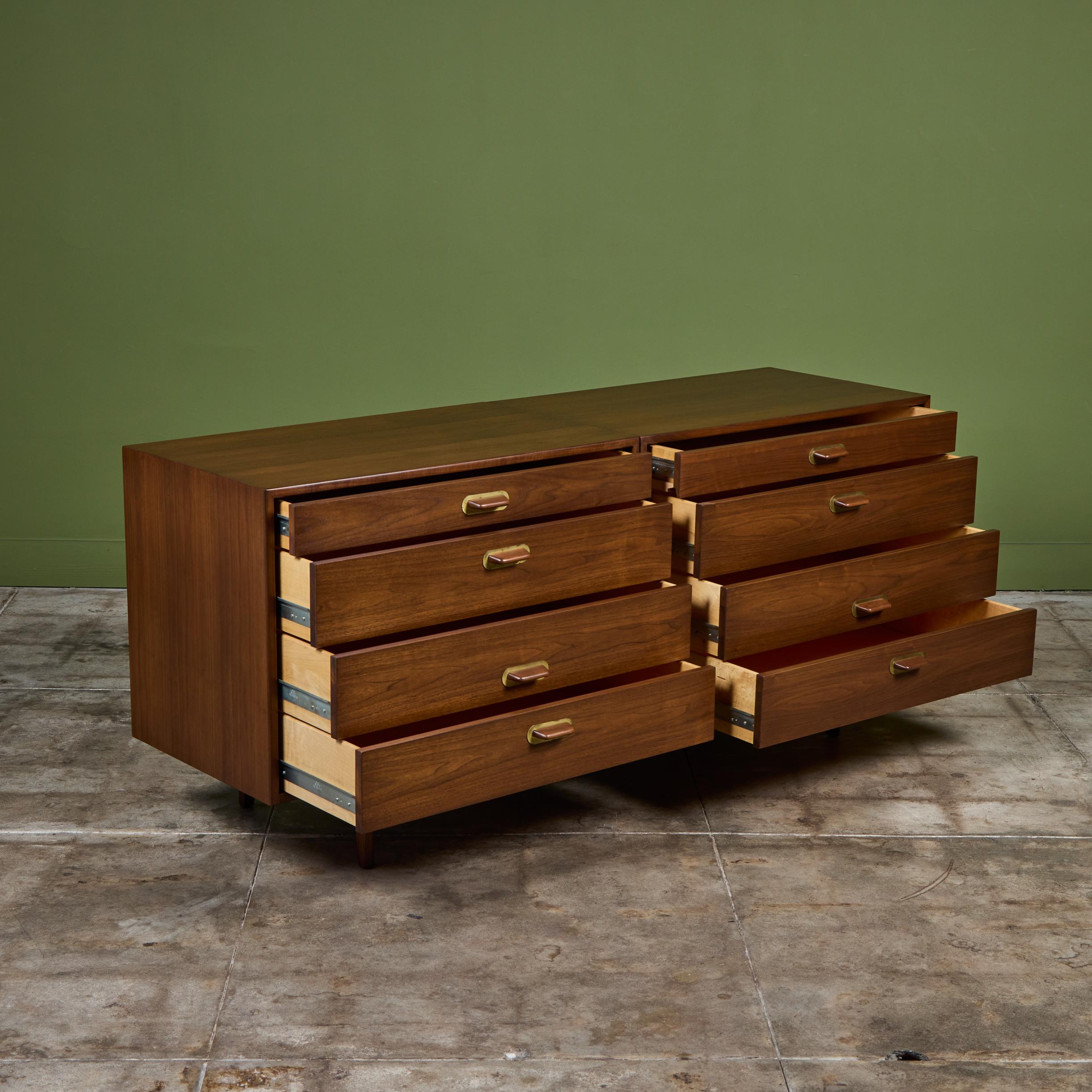 Nussbaum-kommode von Jens Risom im Angebot 2