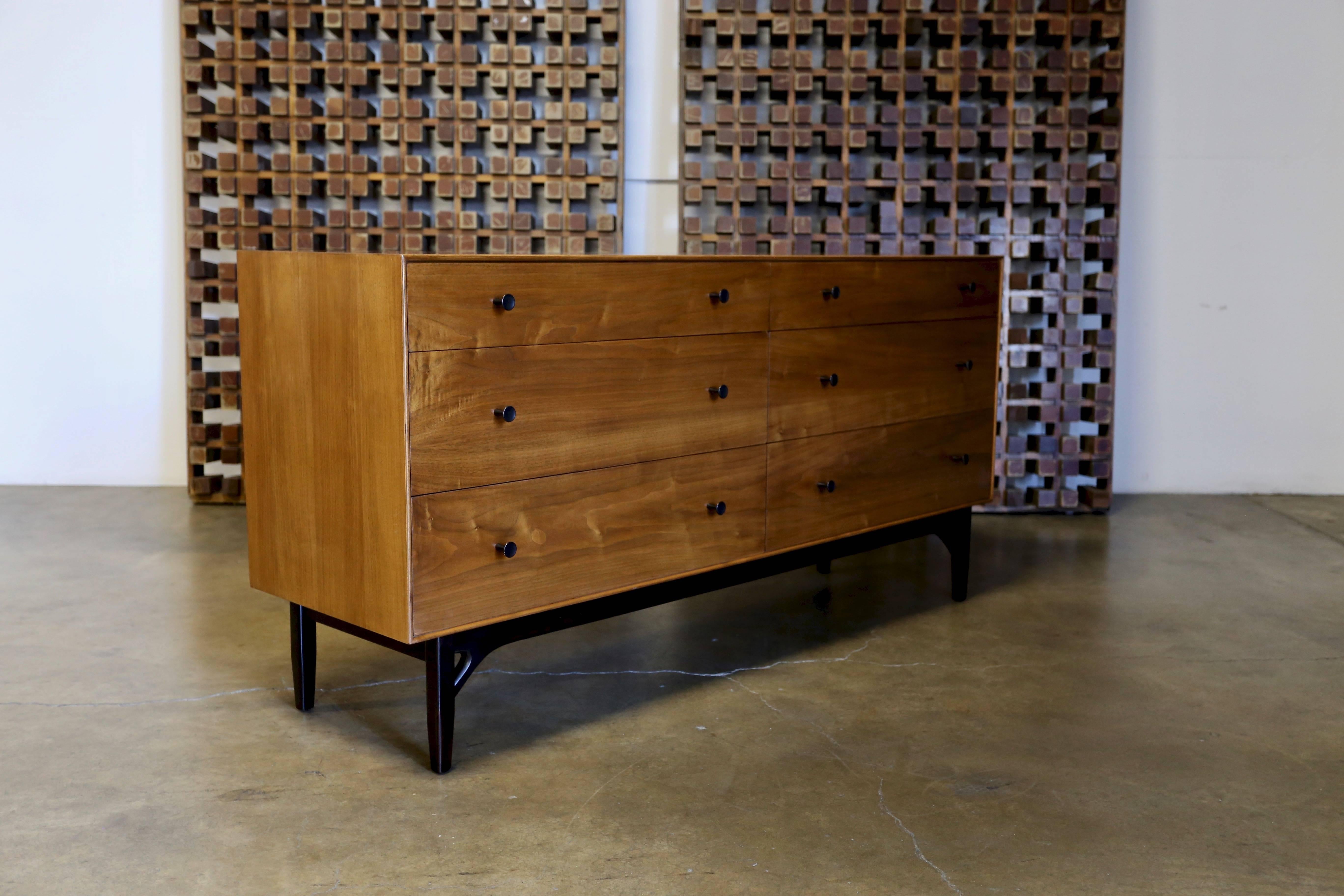 Walnut Dresser by Milo Baughman for Glenn of California In Good Condition In Costa Mesa, CA