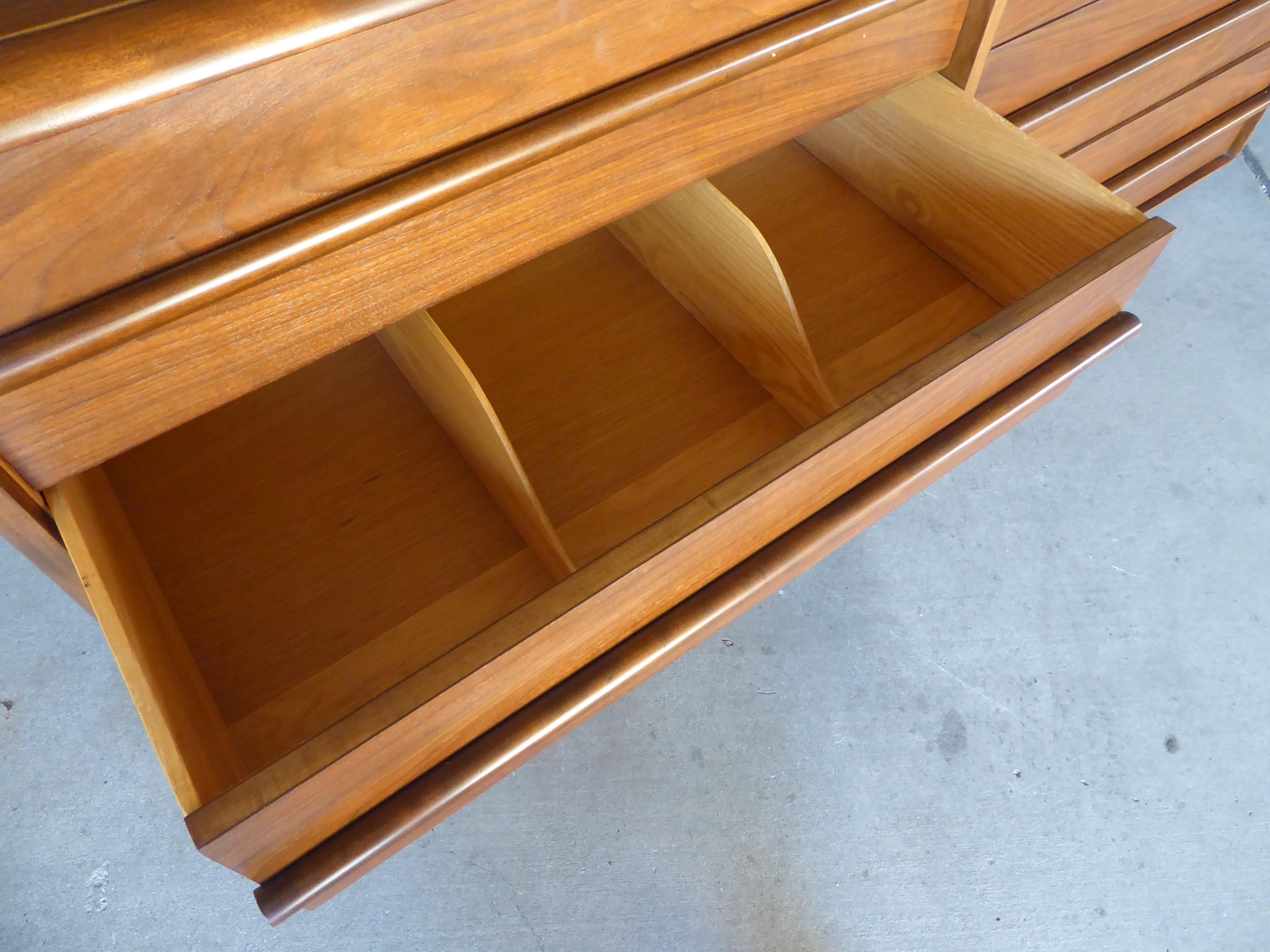 Walnut Dresser by T. H. Robsjohn-Gibbings for Widdicomb Furniture 7