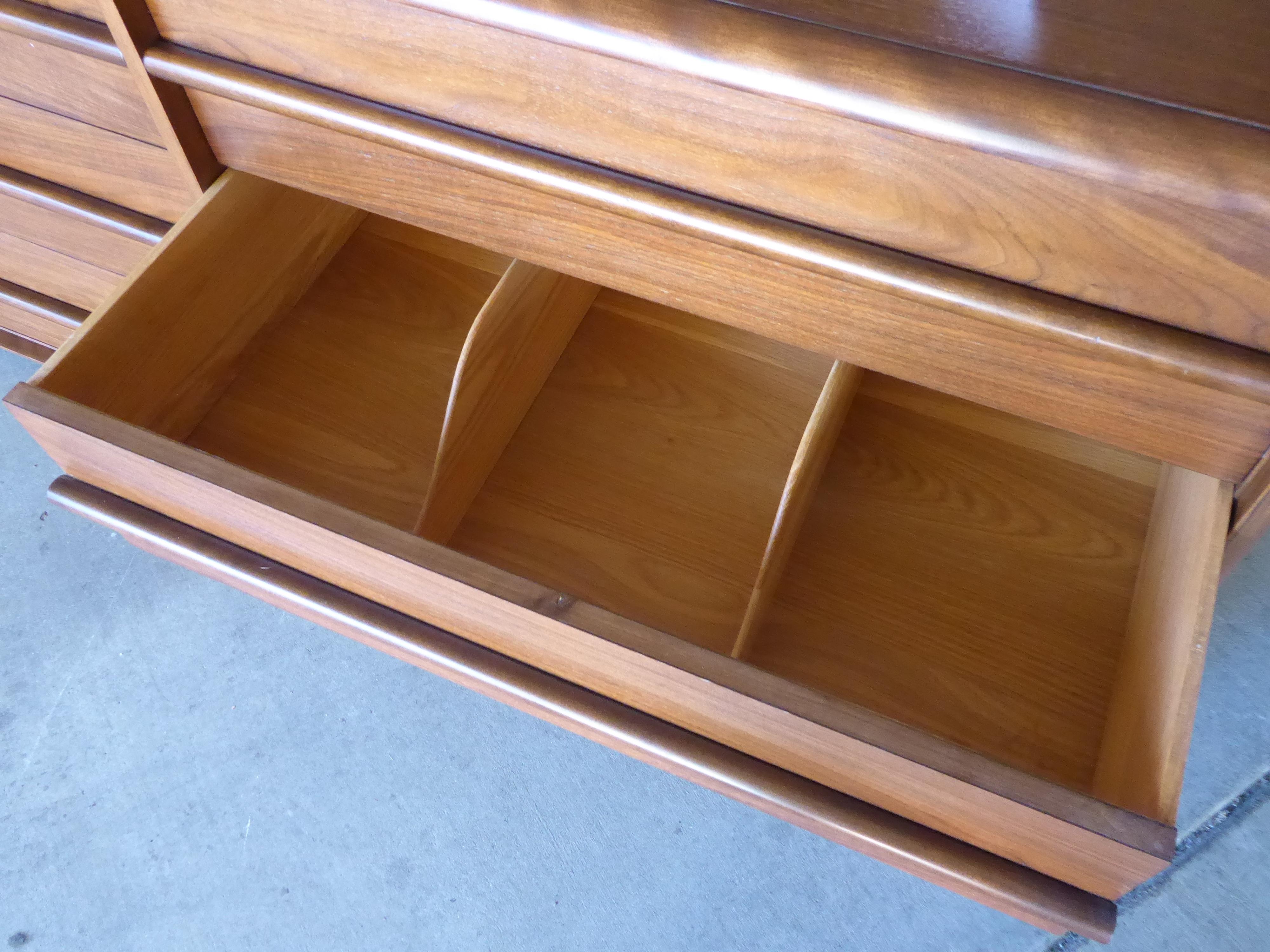 Walnut Dresser by T. H. Robsjohn-Gibbings for Widdicomb Furniture 10