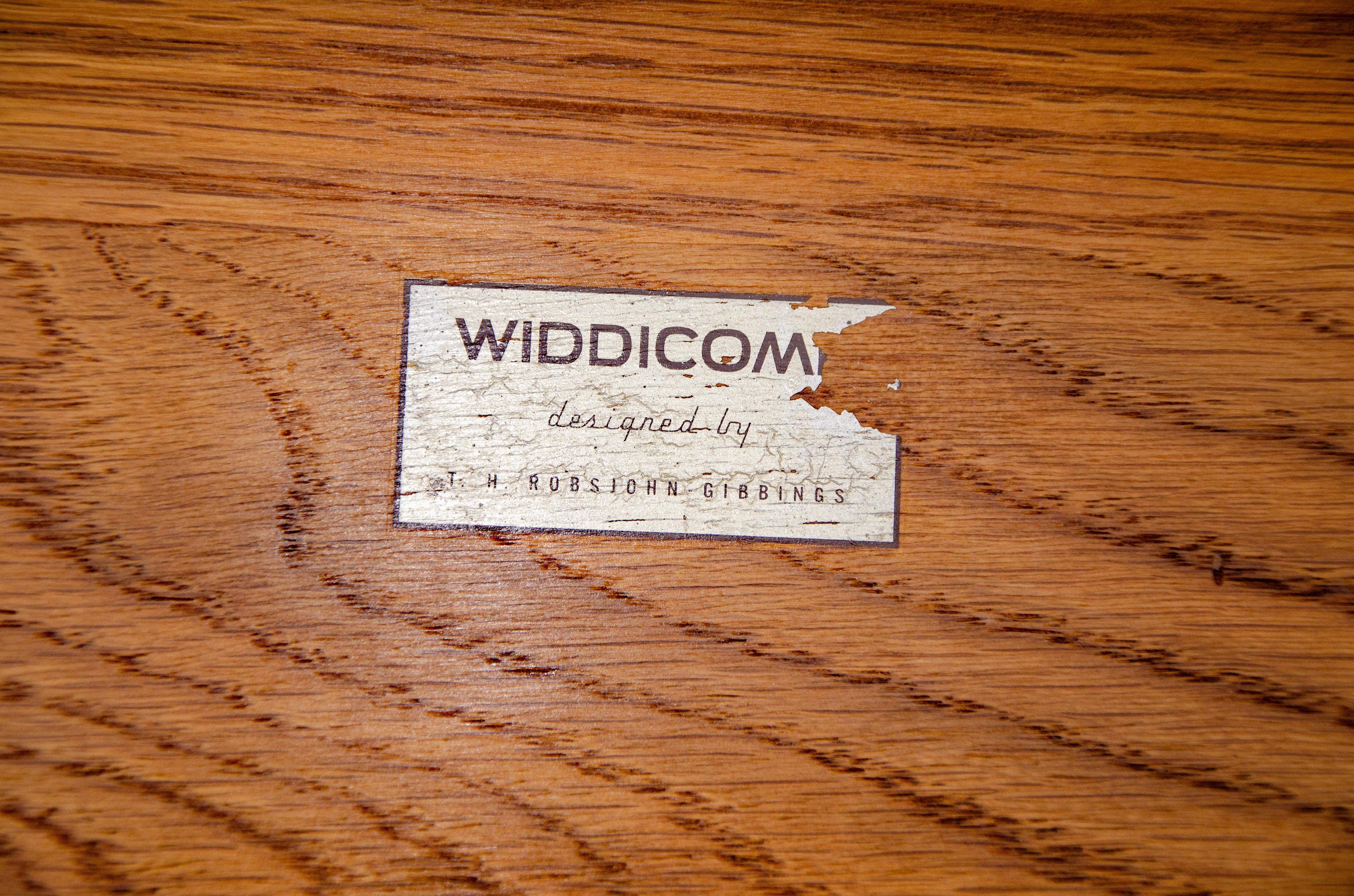 Walnut Dresser / Chest - T. H. Robsjohn-Gibbings for Widdicomb For Sale 4