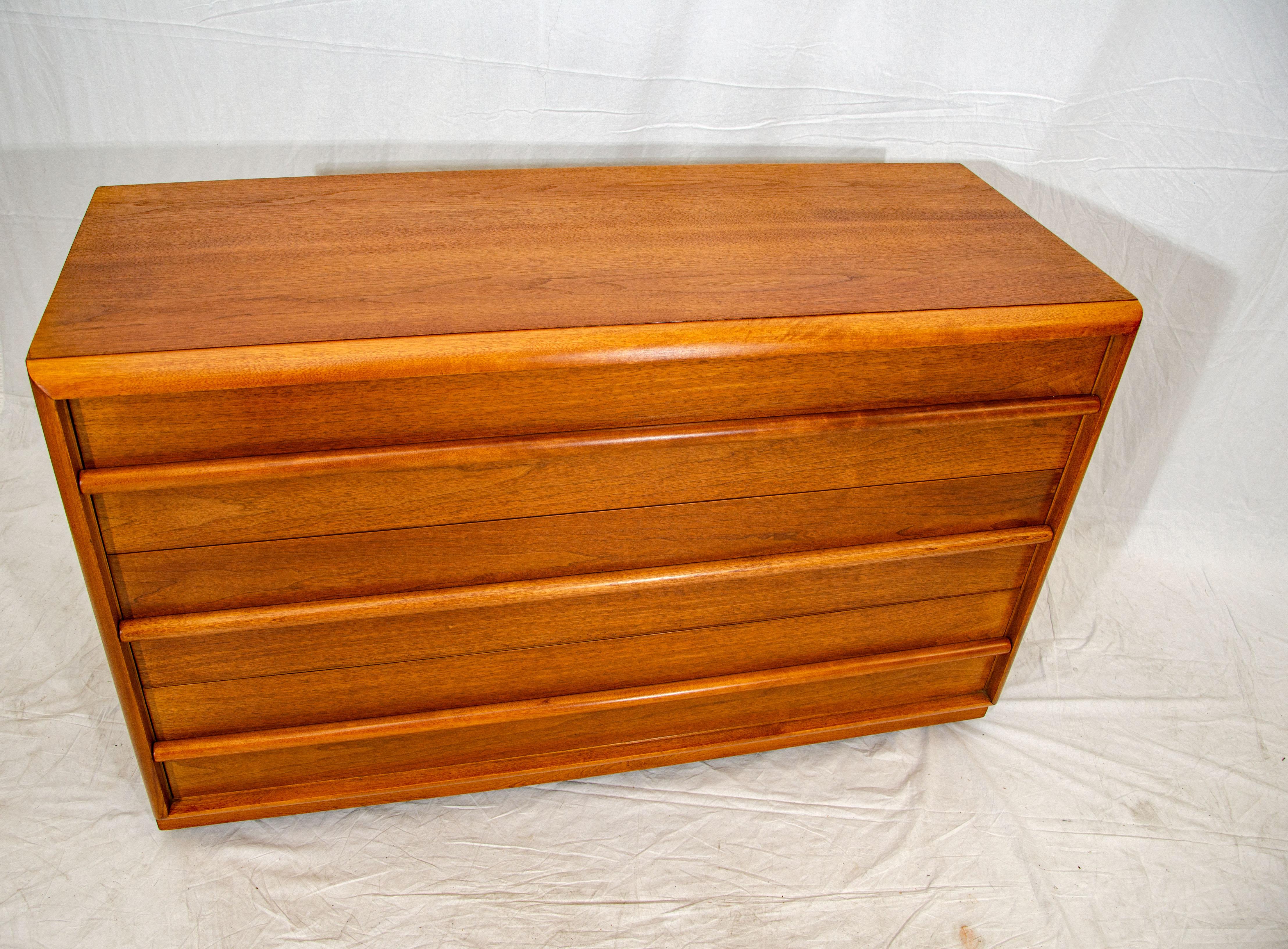 Nice vintage medium size low three drawer dresser designed by T. H. Robsjohn-Gibbings for Widdicomb. The large drawers easily open on close with an attached bar that spans the width of the drawer front. The drawers provide ample storage space and