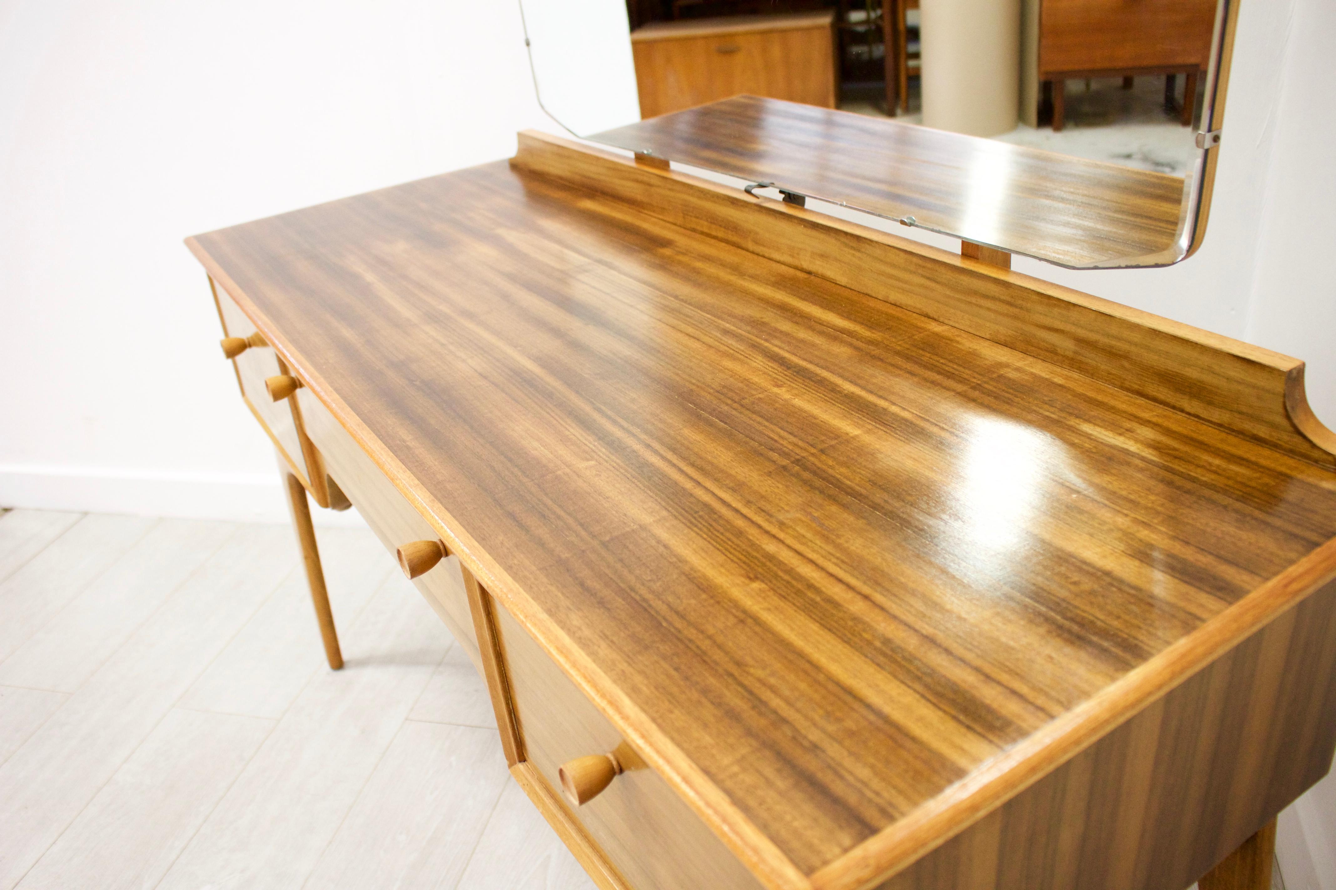 Walnut Dressing Table by Alfred Cox for Heal's, 1950s (Britisch)