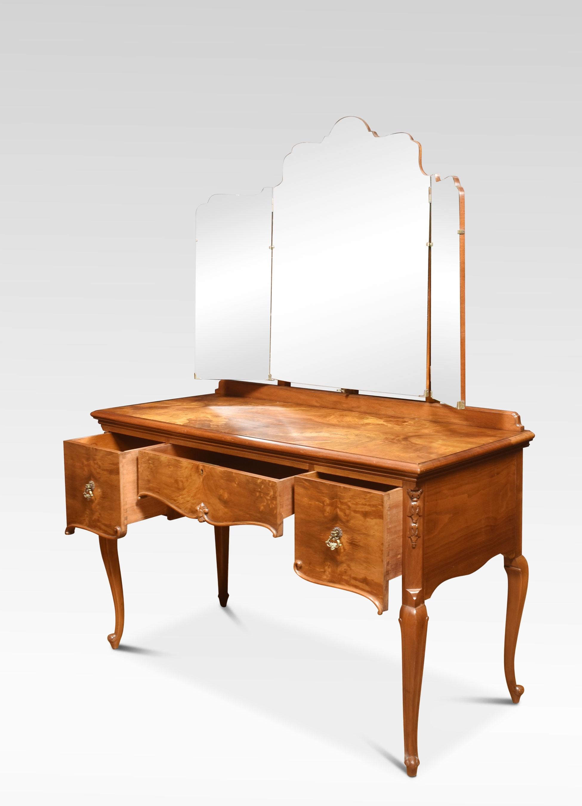 Walnut Dressing Table In Good Condition For Sale In Cheshire, GB