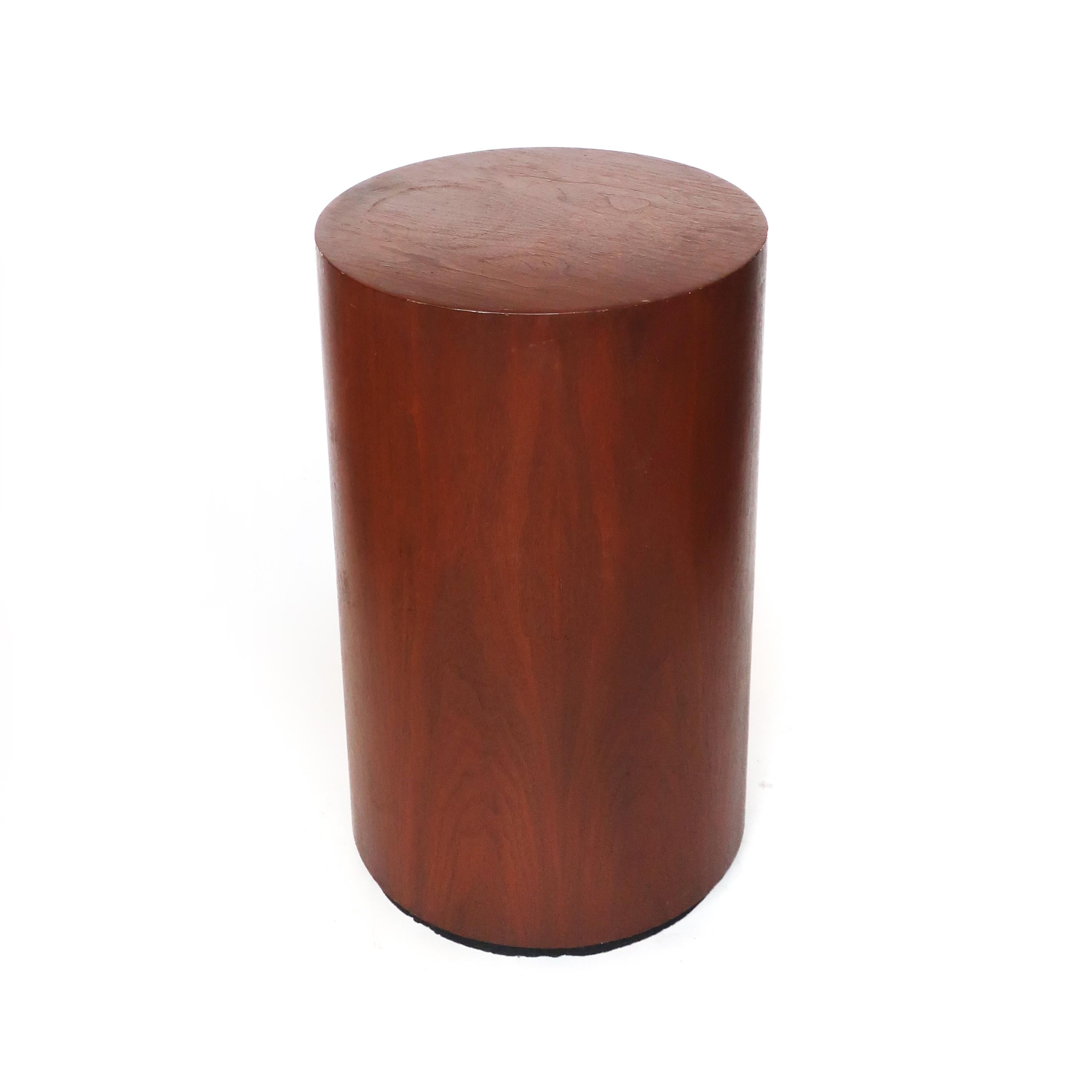 A vintage drum table or pedestal attributed to Paul Mayen for Habitat International / Intrex. Walnut veneer with a solid, heavy base. Perfect for displaying sculptures or other pieces of art, or to use as an end table or lamp stand.

In good vintage