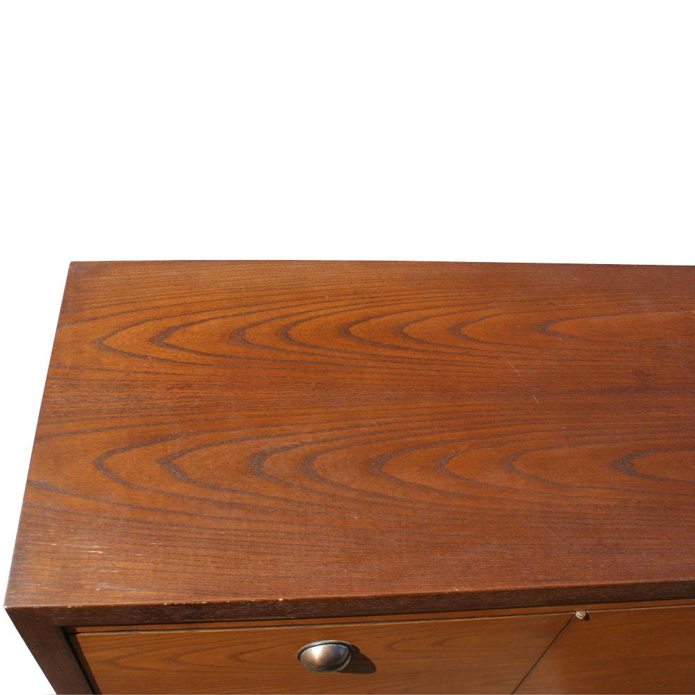 Credenza Dunbar de nogal Estadounidense en venta