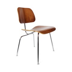Chaise Eames DCM en contreplaqué moulé en noyer pour Herman Miller