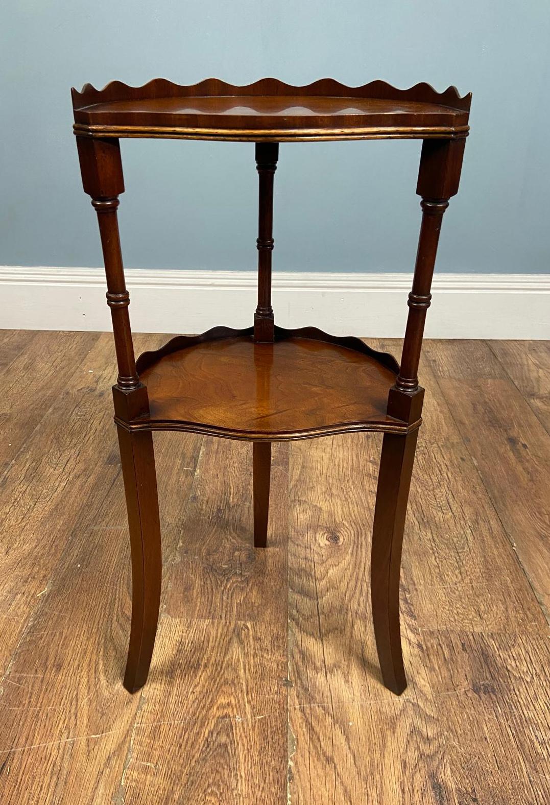 Walnut Edwardian Side Table Tea Scalloped Frieze 1900 For Sale 5