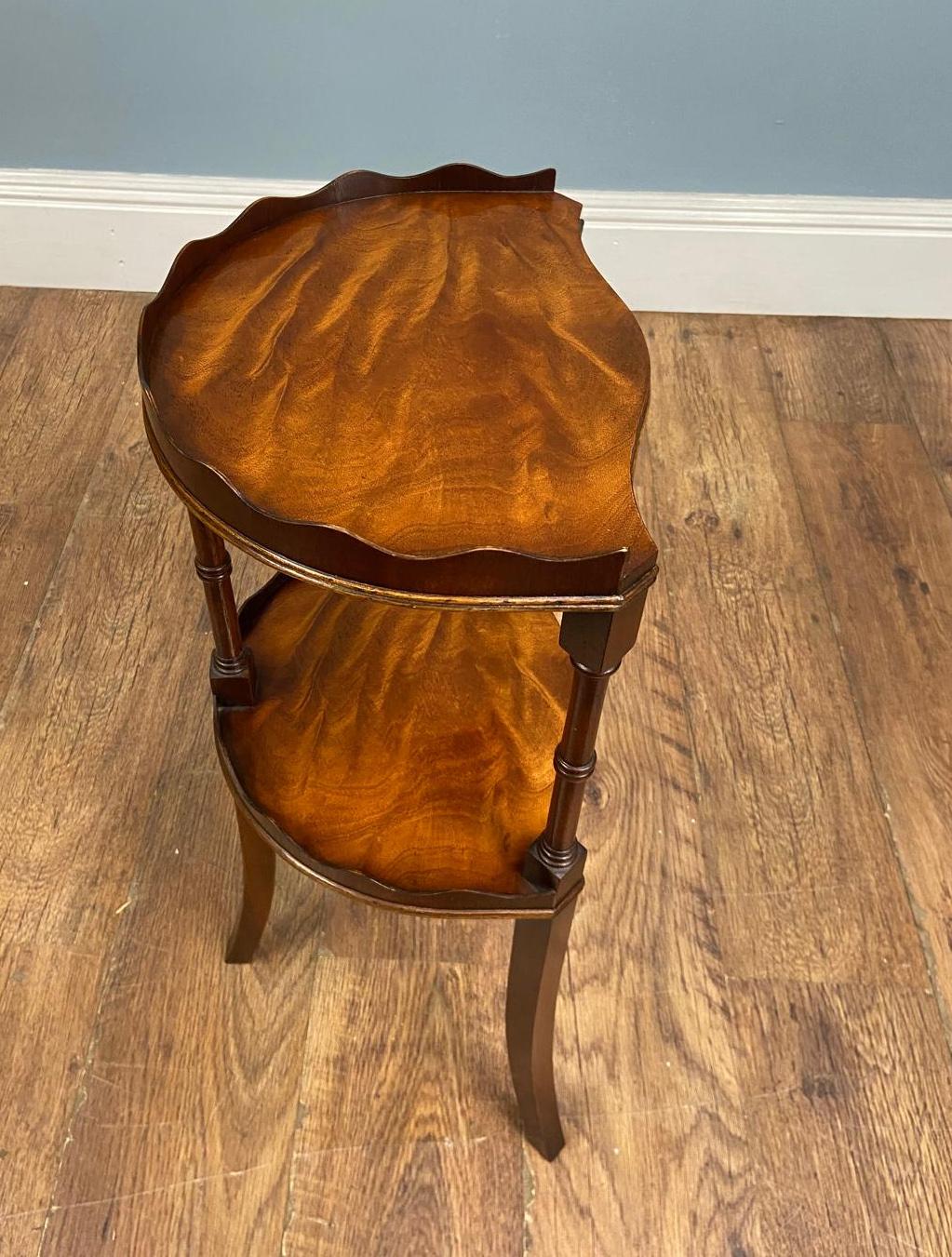 Walnut Edwardian Side Table Tea Scalloped Frieze 1900 For Sale 6