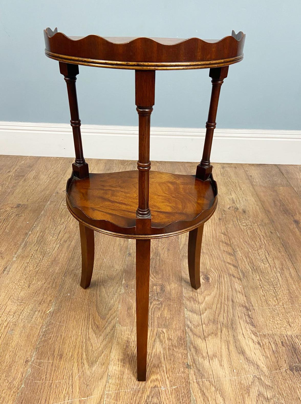 Walnut Edwardian Side Table Tea Scalloped Frieze 1900 In Good Condition For Sale In Potters Bar, GB