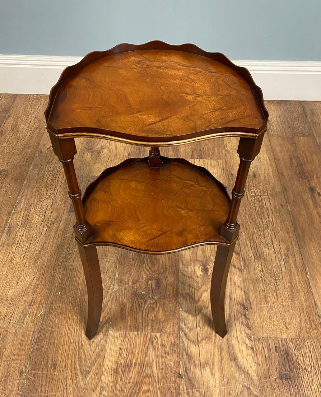 Early 20th Century Walnut Edwardian Side Table Tea Scalloped Frieze 1900 For Sale