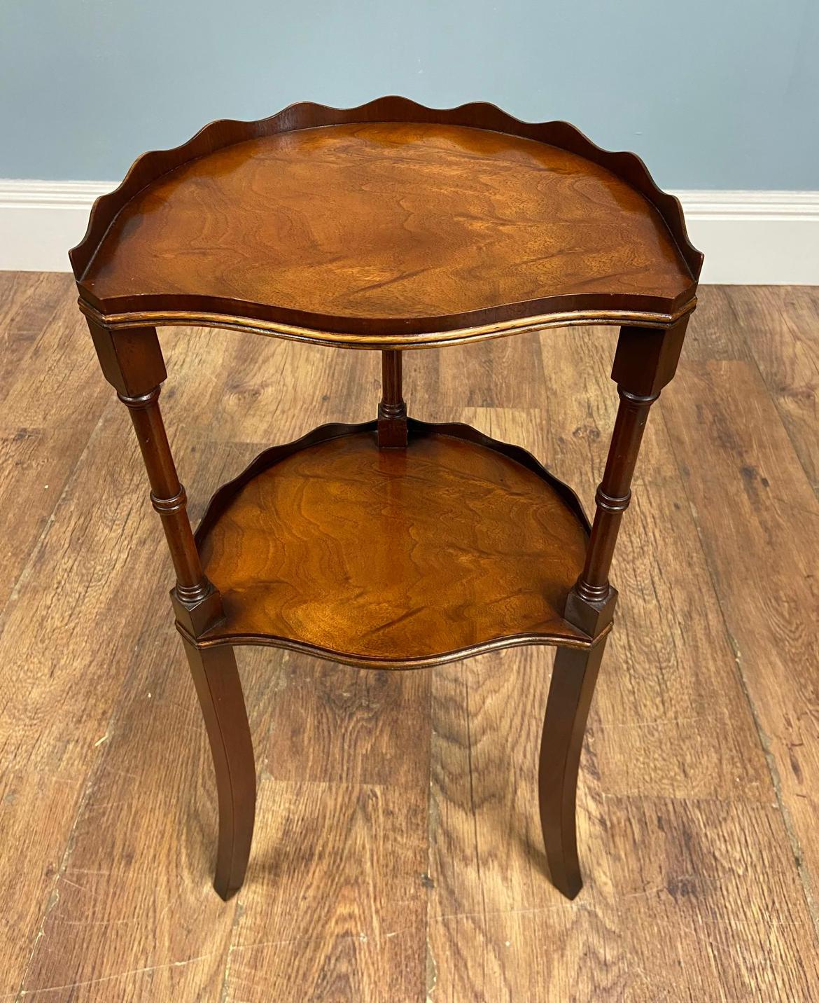 Walnut Edwardian Side Table Tea Scalloped Frieze 1900 For Sale 4