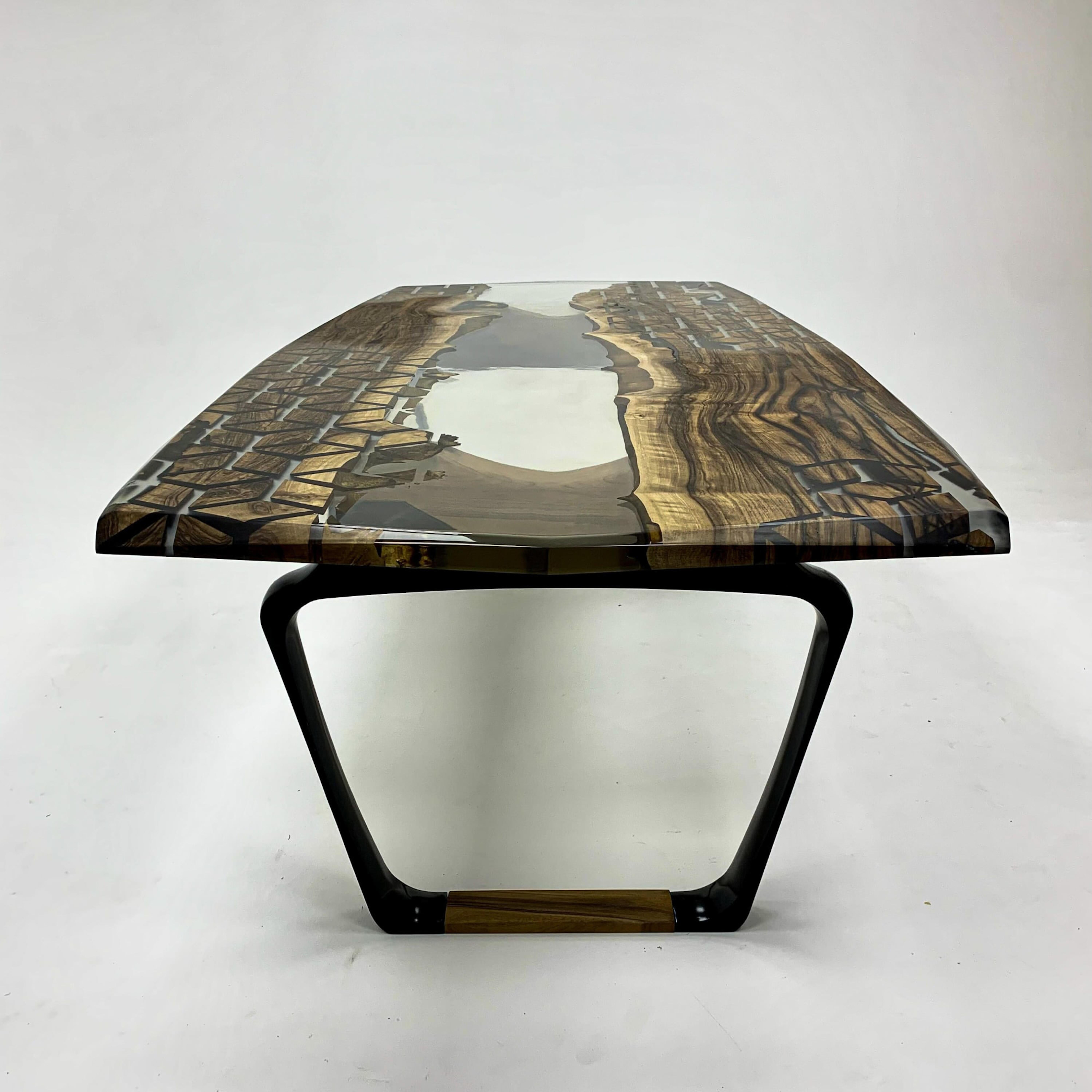 Walnut Epoxy Resin River Dining Table In New Condition For Sale In İnegöl, TR