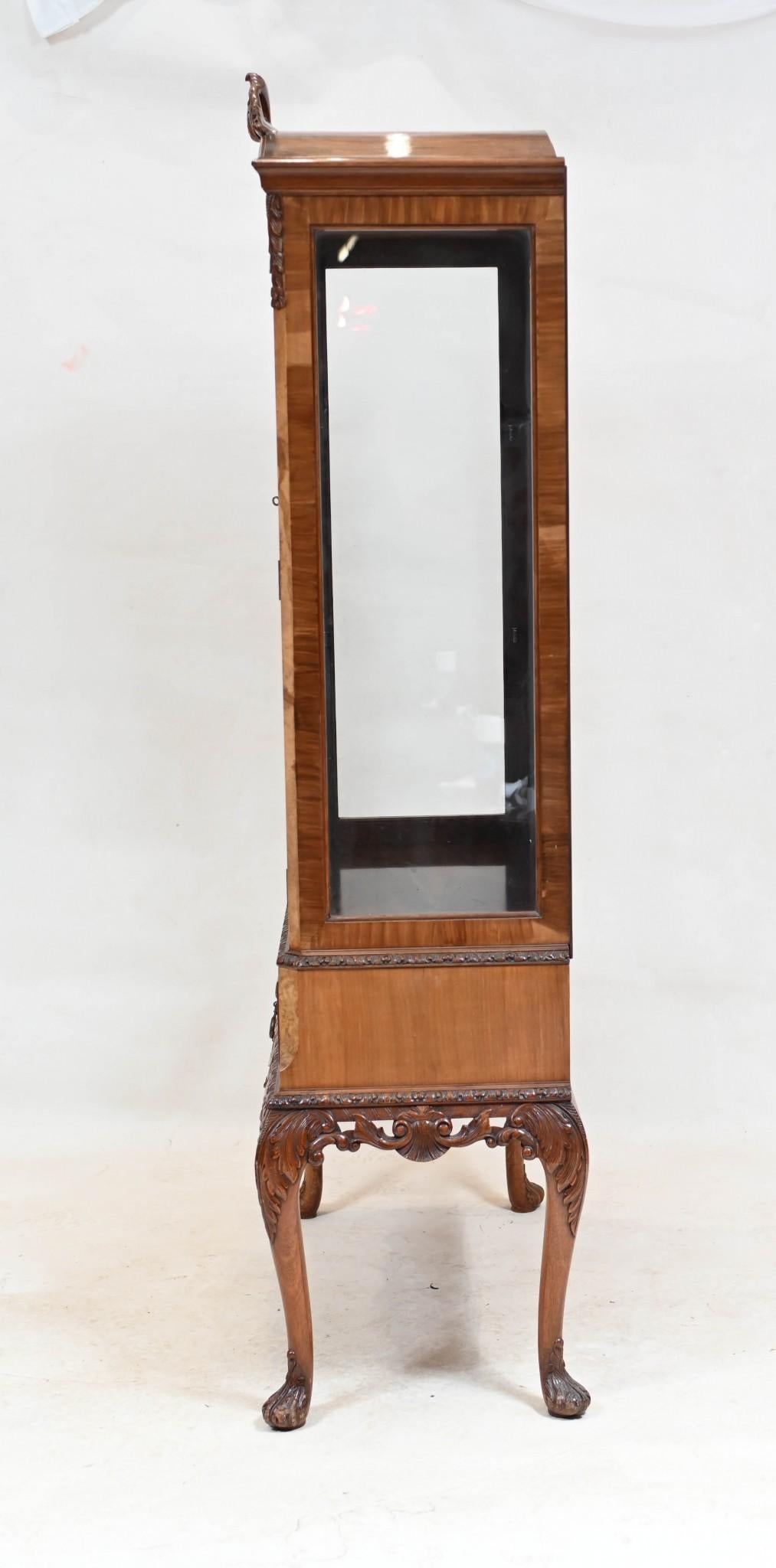 Vetrinetta Epstein in noce Vitrine 1930 in vendita 1