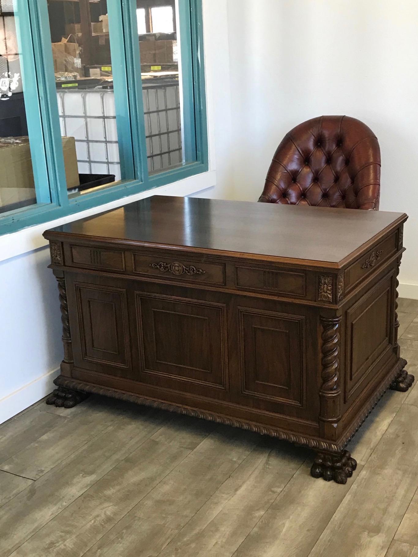 Walnut Executive Desk St. Francis Hotel San Francisco, Early to Mid-20th Century 12