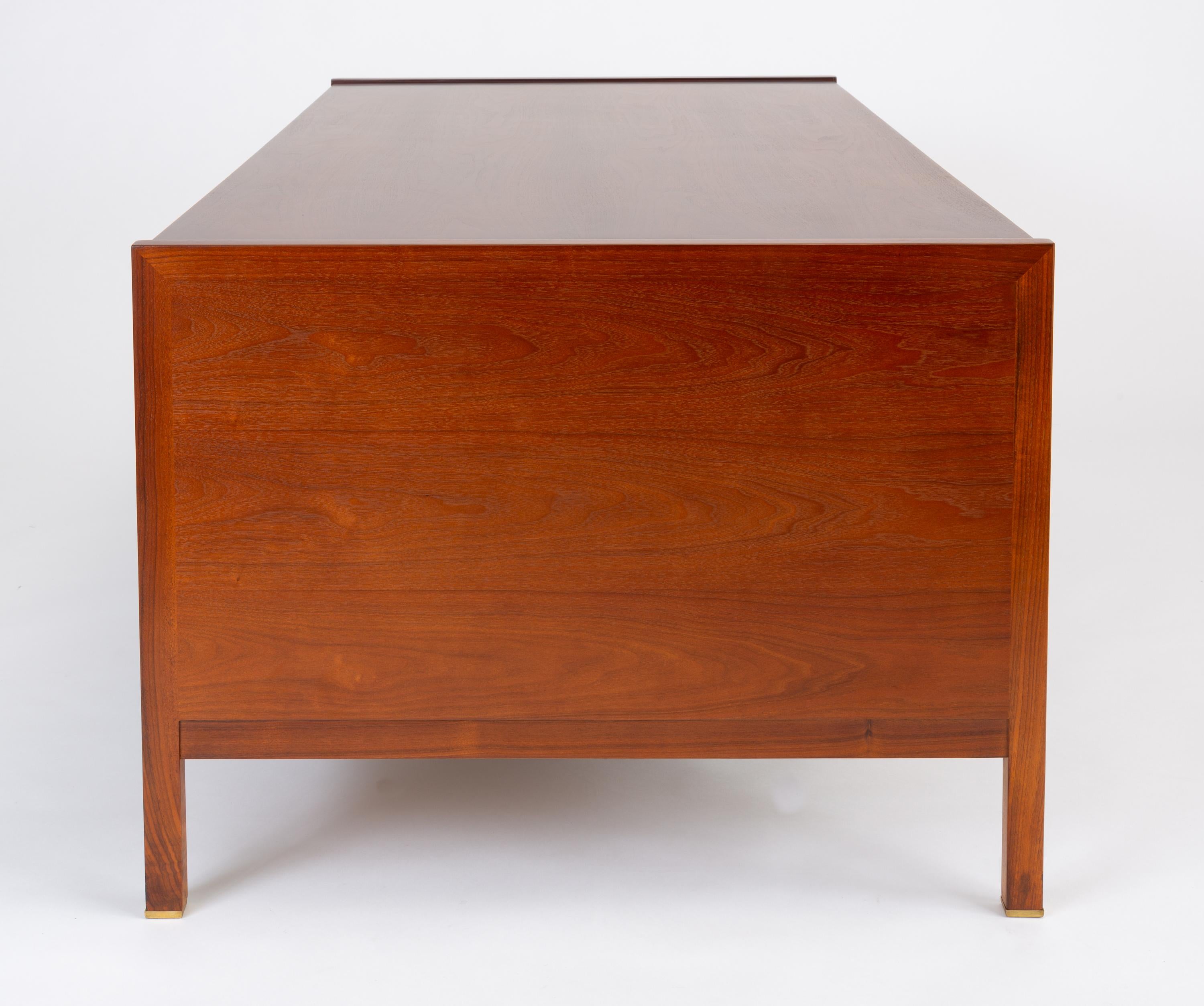 Walnut Executive Desk with Rosewood and Brass Details, Edward Wormley for Dunbar In Excellent Condition In Los Angeles, CA