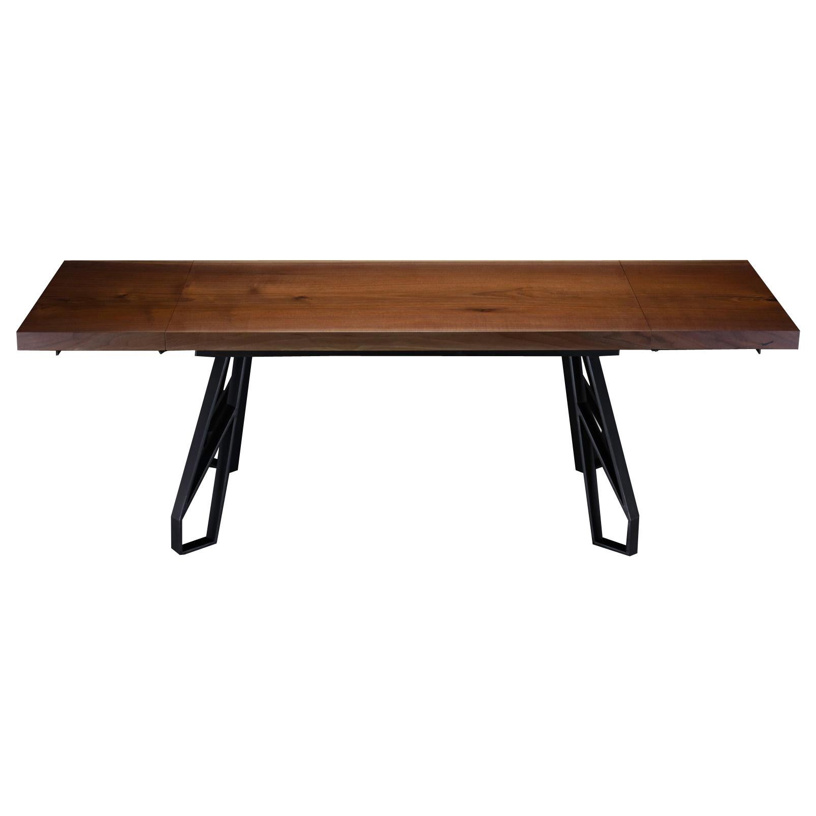 Table de salle à manger extensible en noyer avec pieds en acier noir "Chalmers Dining Table" en vente