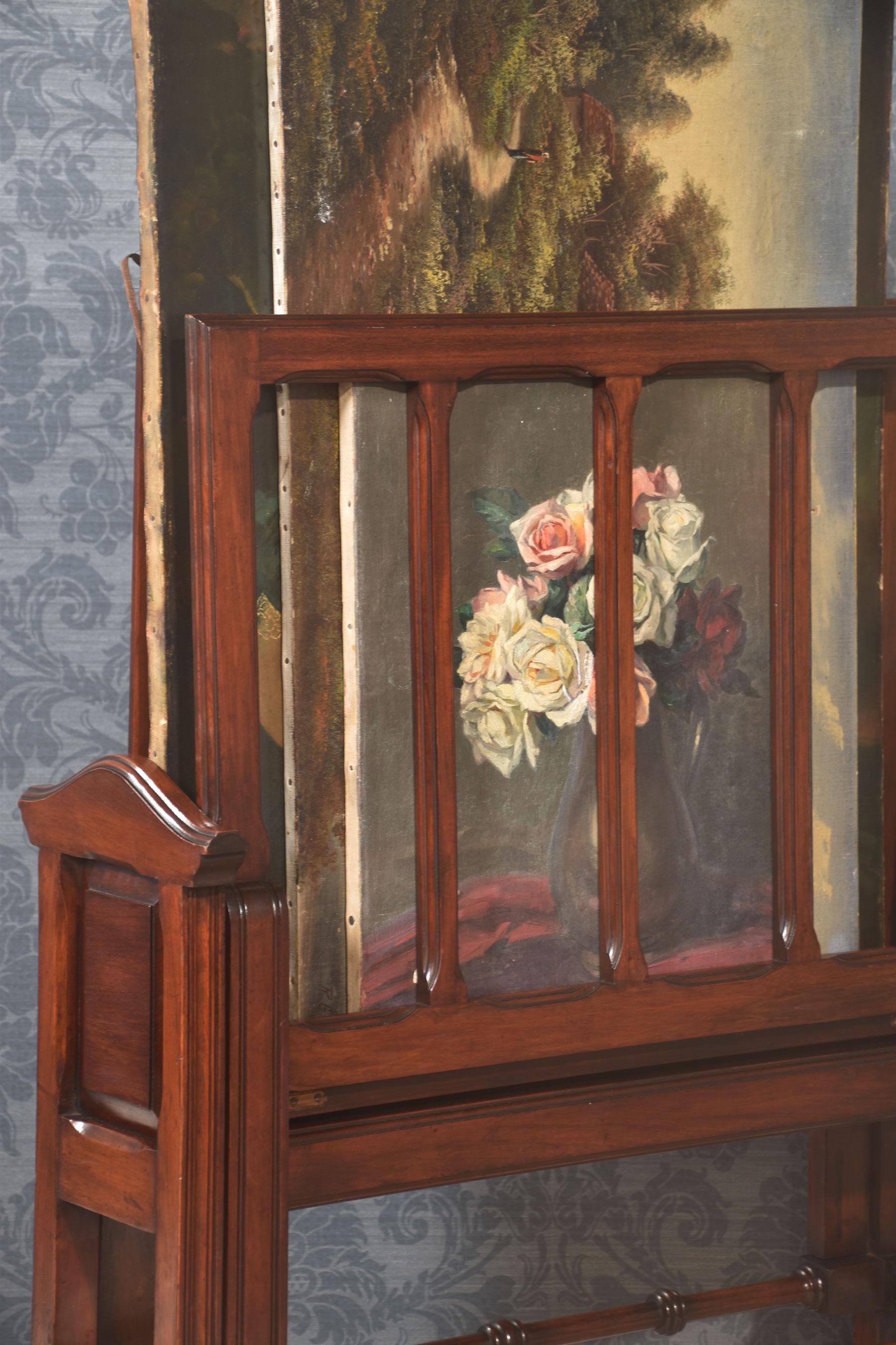 Britannique Stand folio en noyer en vente