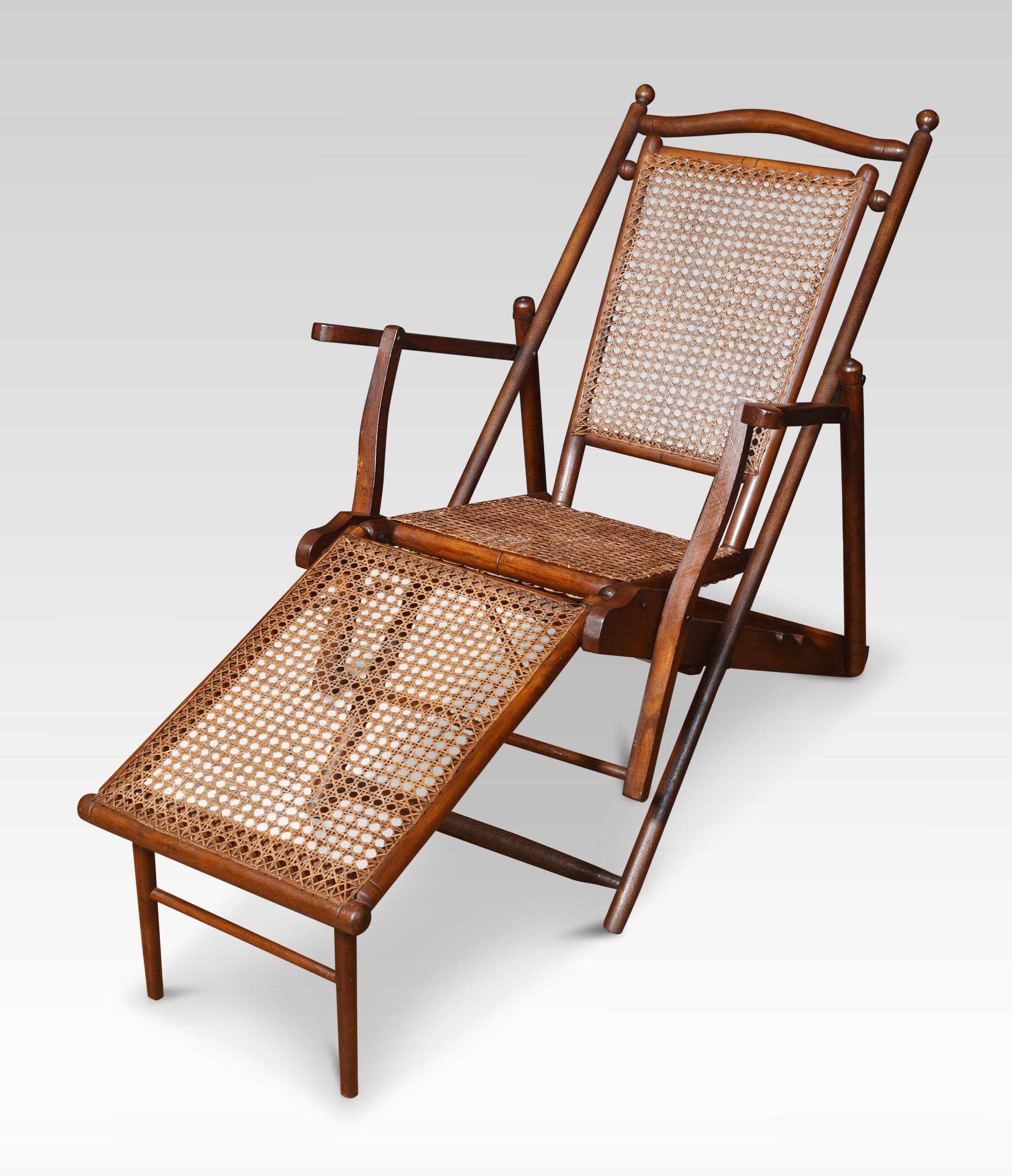 Walnut framed folding Steamer deck chair In Good Condition For Sale In Cheshire, GB