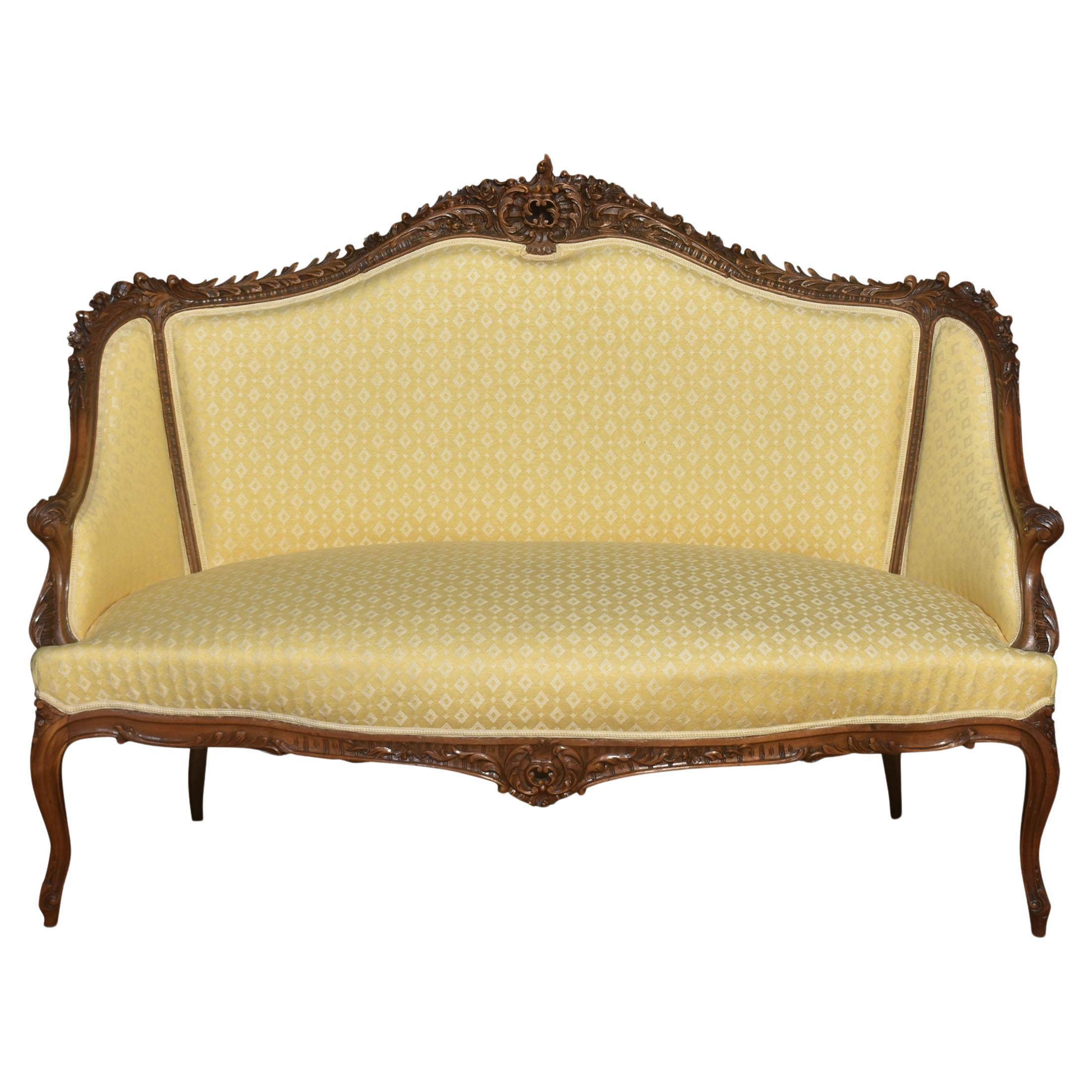 Walnut framed two-seater settee For Sale