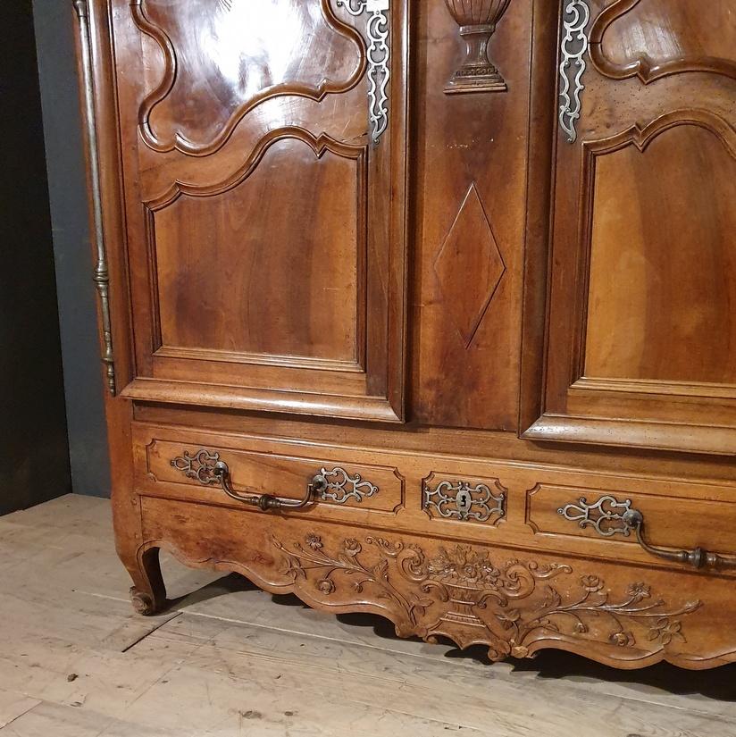 Walnut French Armoire In Good Condition In Leamington Spa, Warwickshire