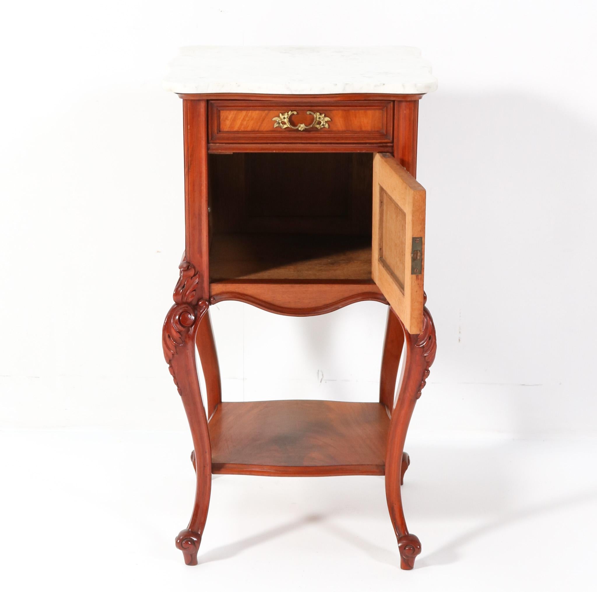 Walnut French Louis XV Nightstand, 1900s For Sale 1