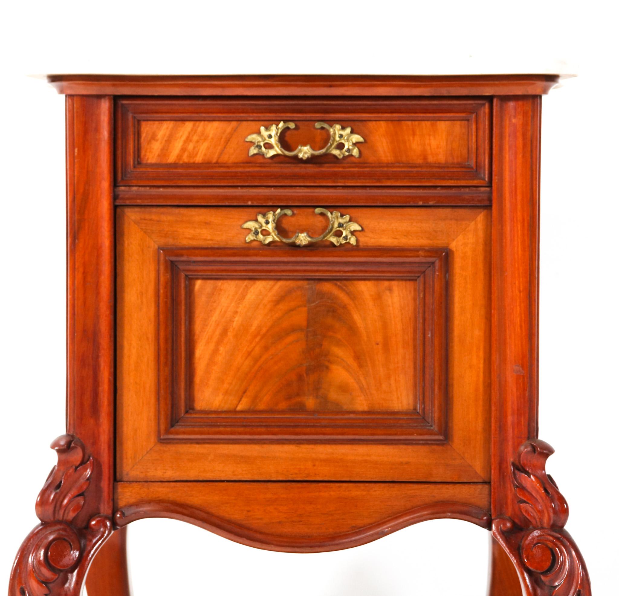 Walnut French Louis XV Nightstand, 1900s For Sale 4