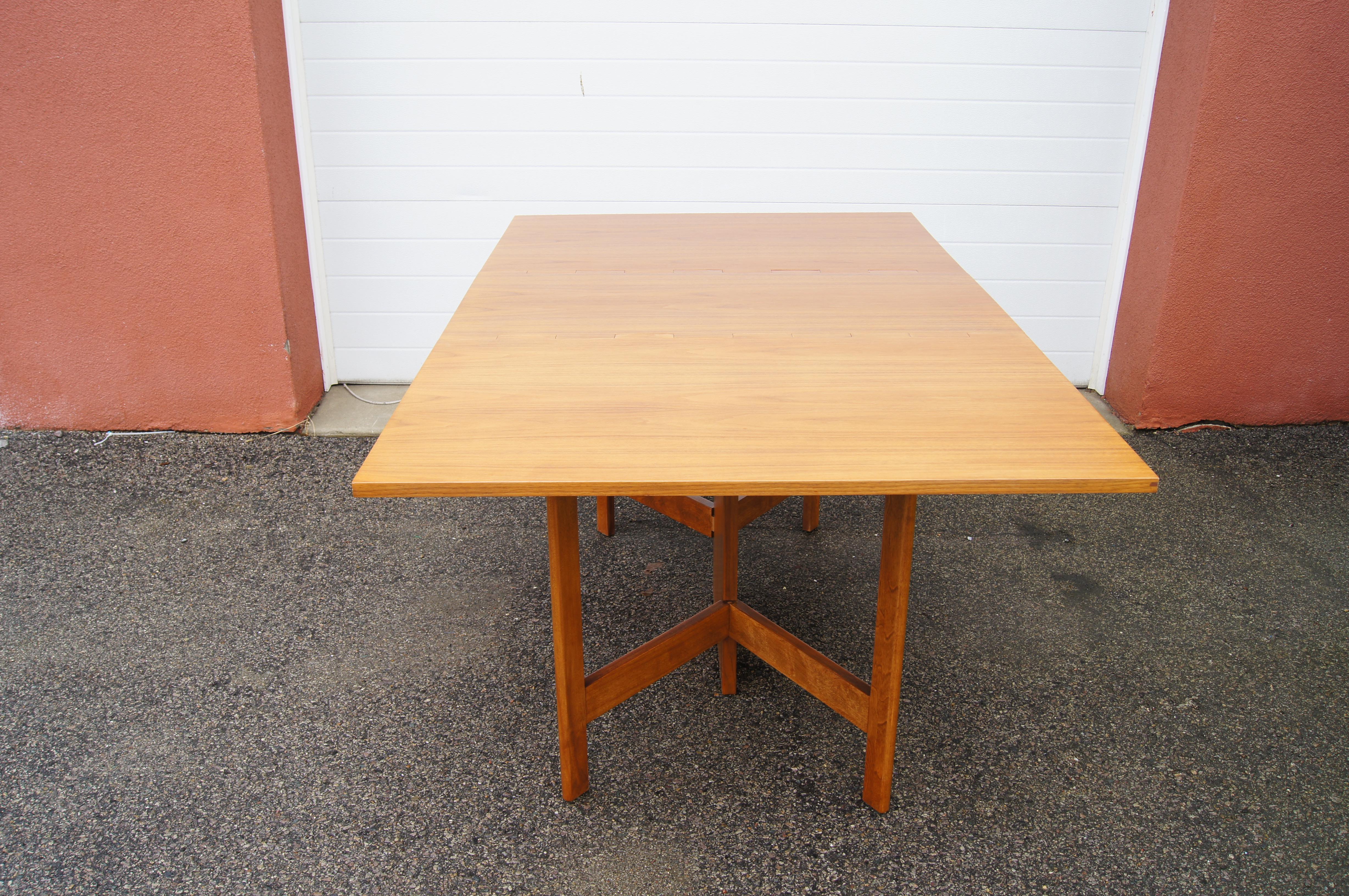 Veneer Walnut Gate Leg Dining Table, Model 4656, by George Nelson for Herman Miller