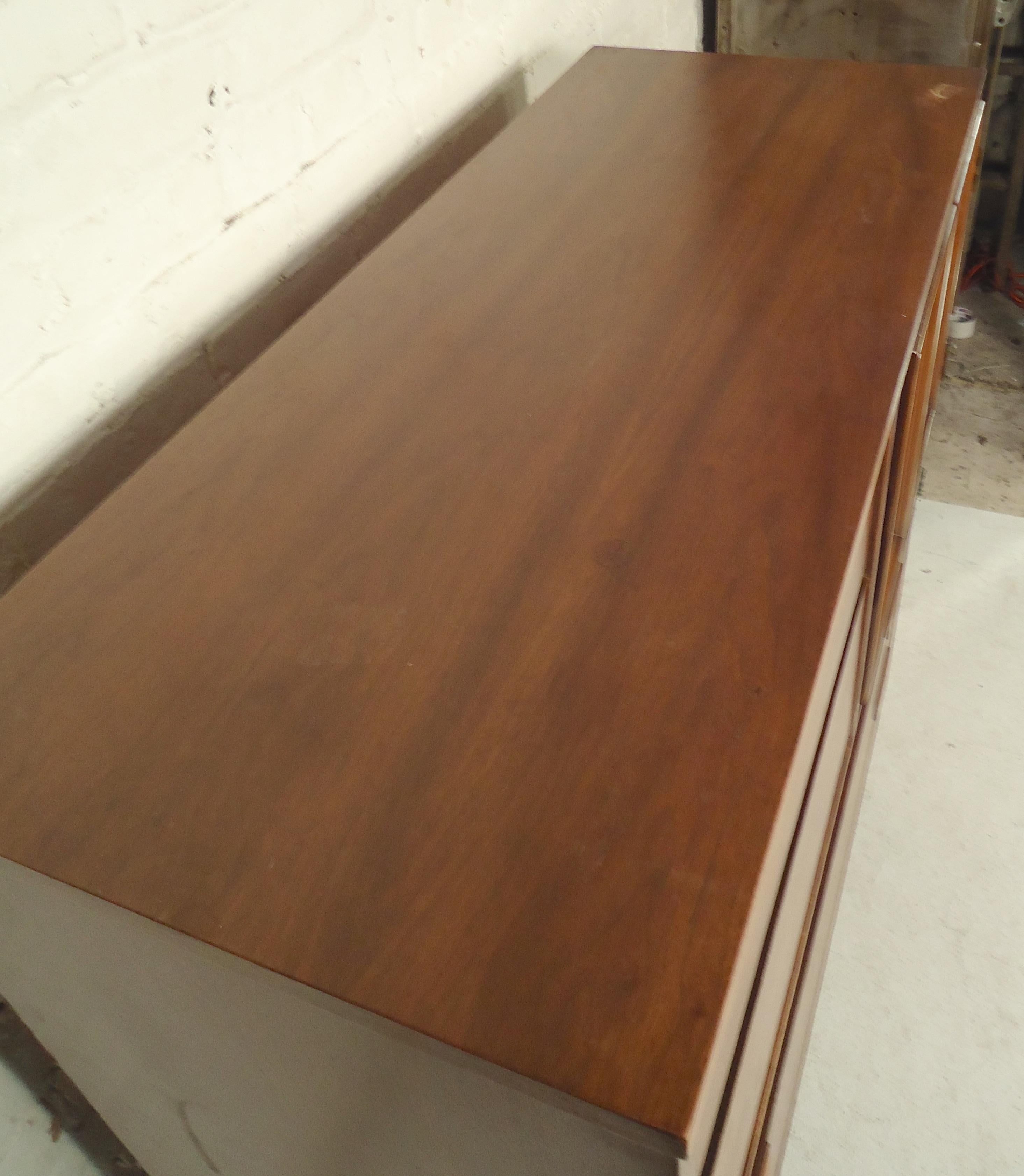 Walnut Gentleman's Chest In Good Condition In Brooklyn, NY