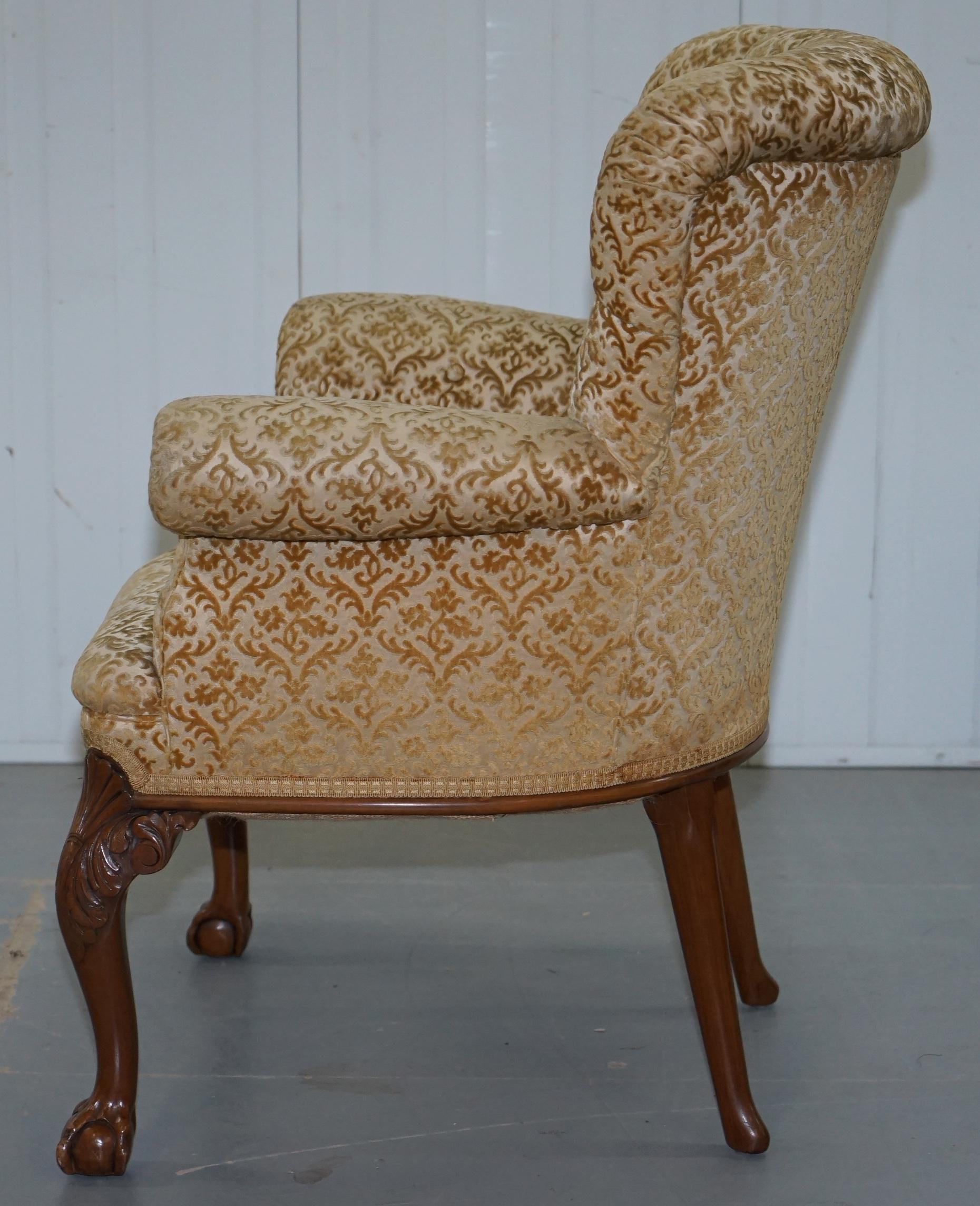 Walnut George II Style Claw and Ball Acanthus Carved Legs Chesterfield Armchair 8