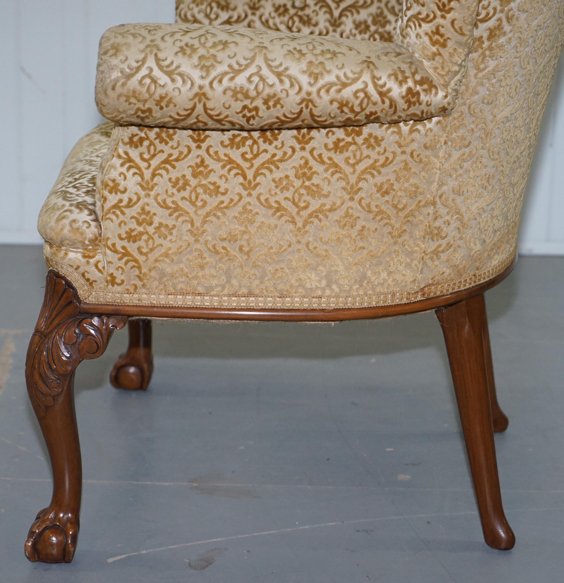 Walnut George II Style Claw and Ball Acanthus Carved Legs Chesterfield Armchair 9