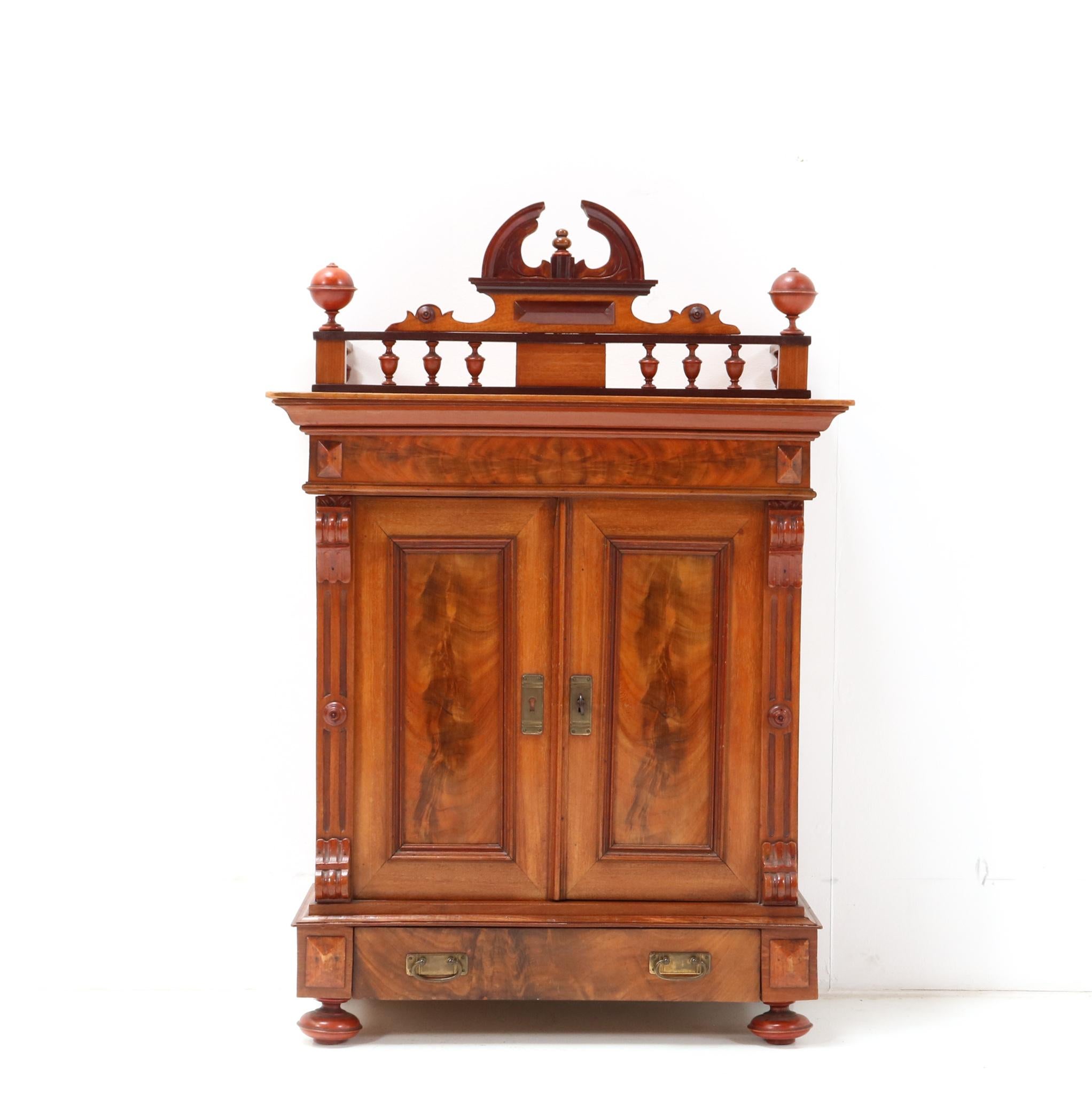 Magnificent and ultra rare Gründerzeit wall cabinet or miniature cabinet.
Striking German design from the 1890s.
Solid walnut and walnut veneer with original brass key plates and brass handles
on doors and drawer.
This wonderful Gründerzeit wall
