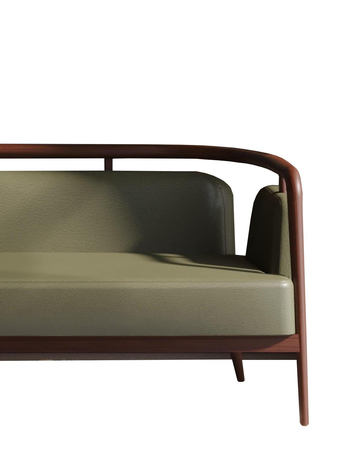 Modernes Essex-Sofa aus Nussbaumholz und grünem Leder (Skandinavische Moderne) im Angebot