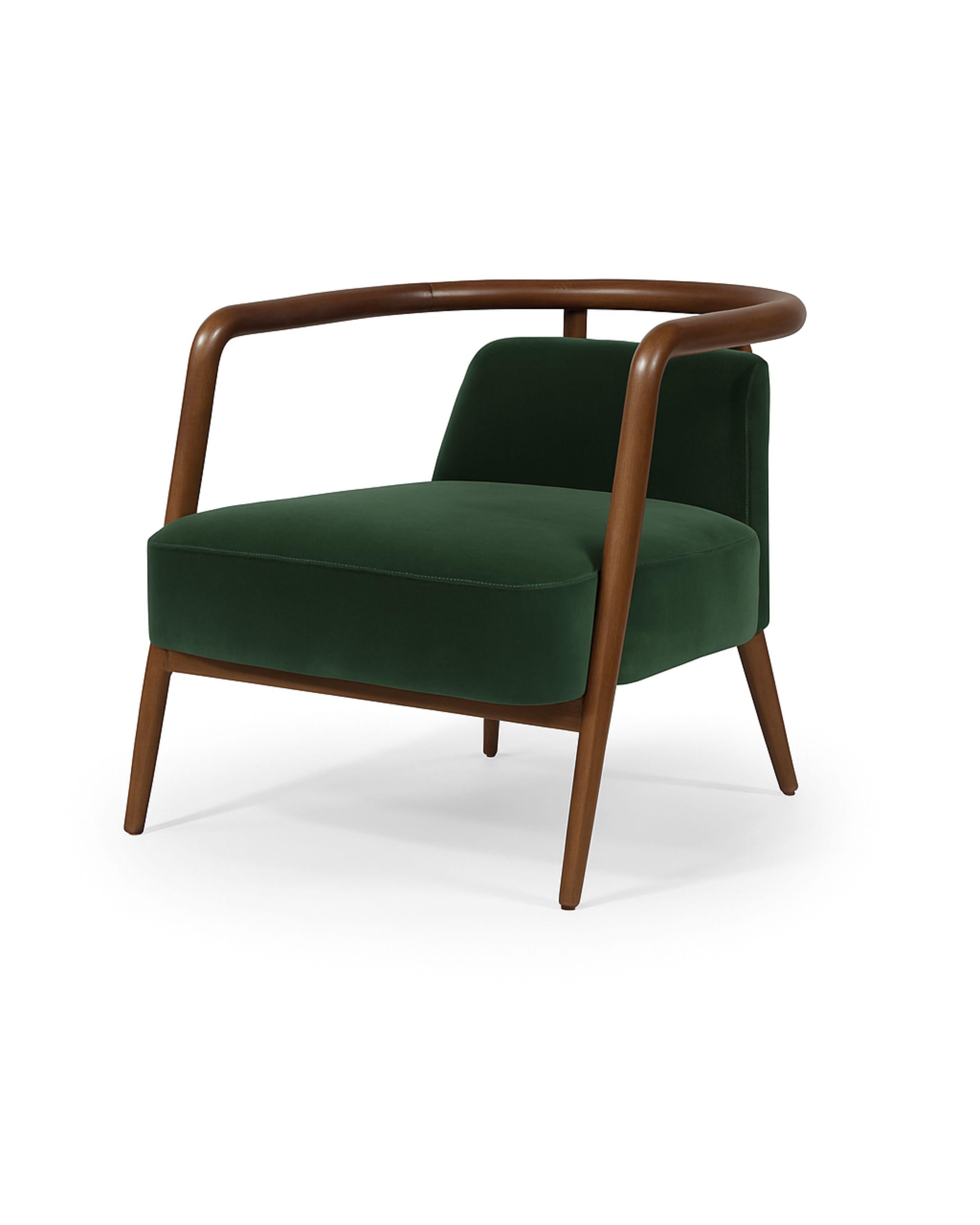 La colección Essex ofrece una visión moderna y atemporal del confort, inspirada en la elegante arquitectura de la ciudad de Nueva York. Tapizado en tela de primera calidad, este sillón combina la elegancia minimalista con una suavidad acogedora, lo