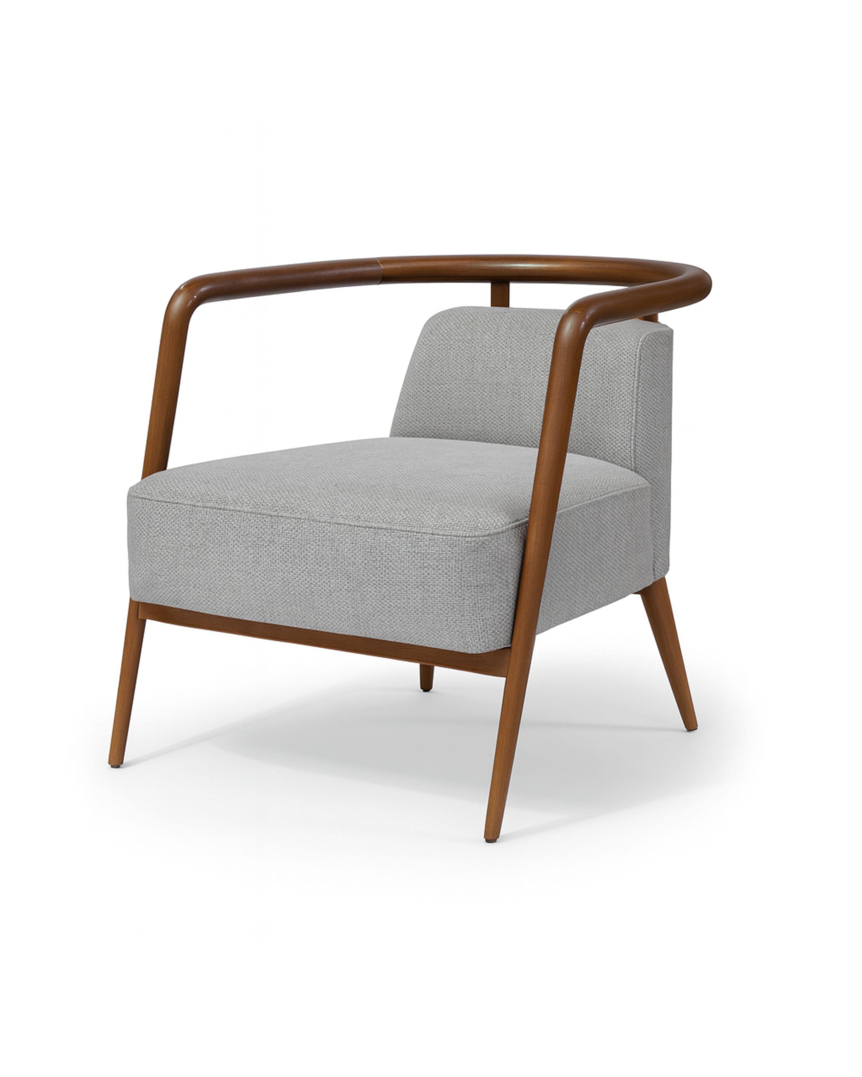 La colección Essex ofrece una visión moderna y atemporal del confort, inspirada en la elegante arquitectura de la ciudad de Nueva York. Tapizado en tela de primera calidad, este sillón combina la elegancia minimalista con una suavidad acogedora, lo