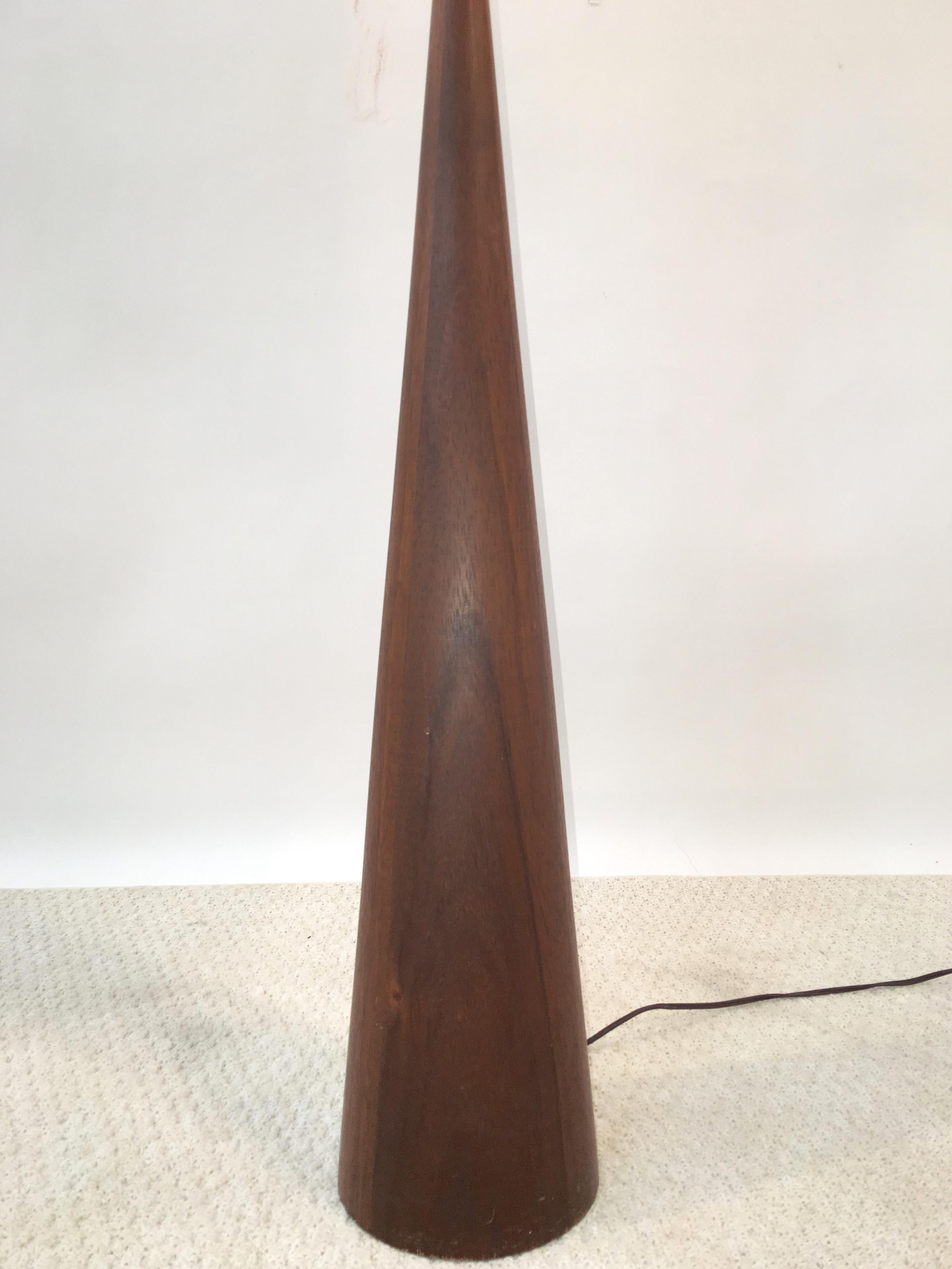 Mid-20th Century Walnut Hourglass Floor Lamp by Raymond Pfennig for Zina Lamp Co.