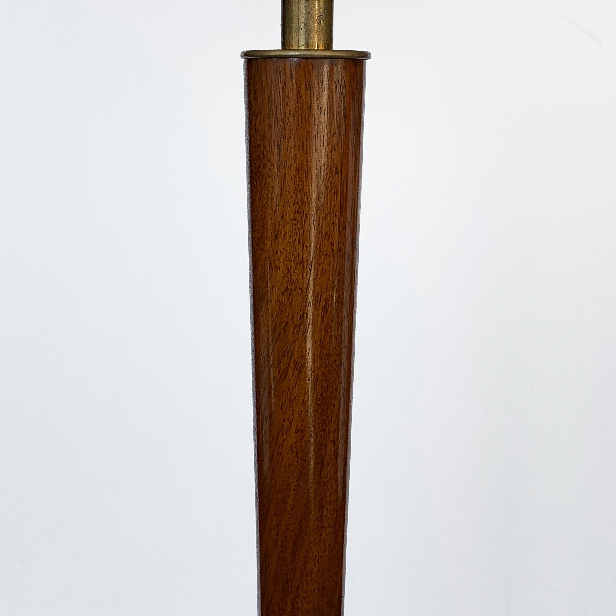 Walnut Hourglass Floor Lamp in the Manner of Raymond Pfenning  In Good Condition In Chicago, IL