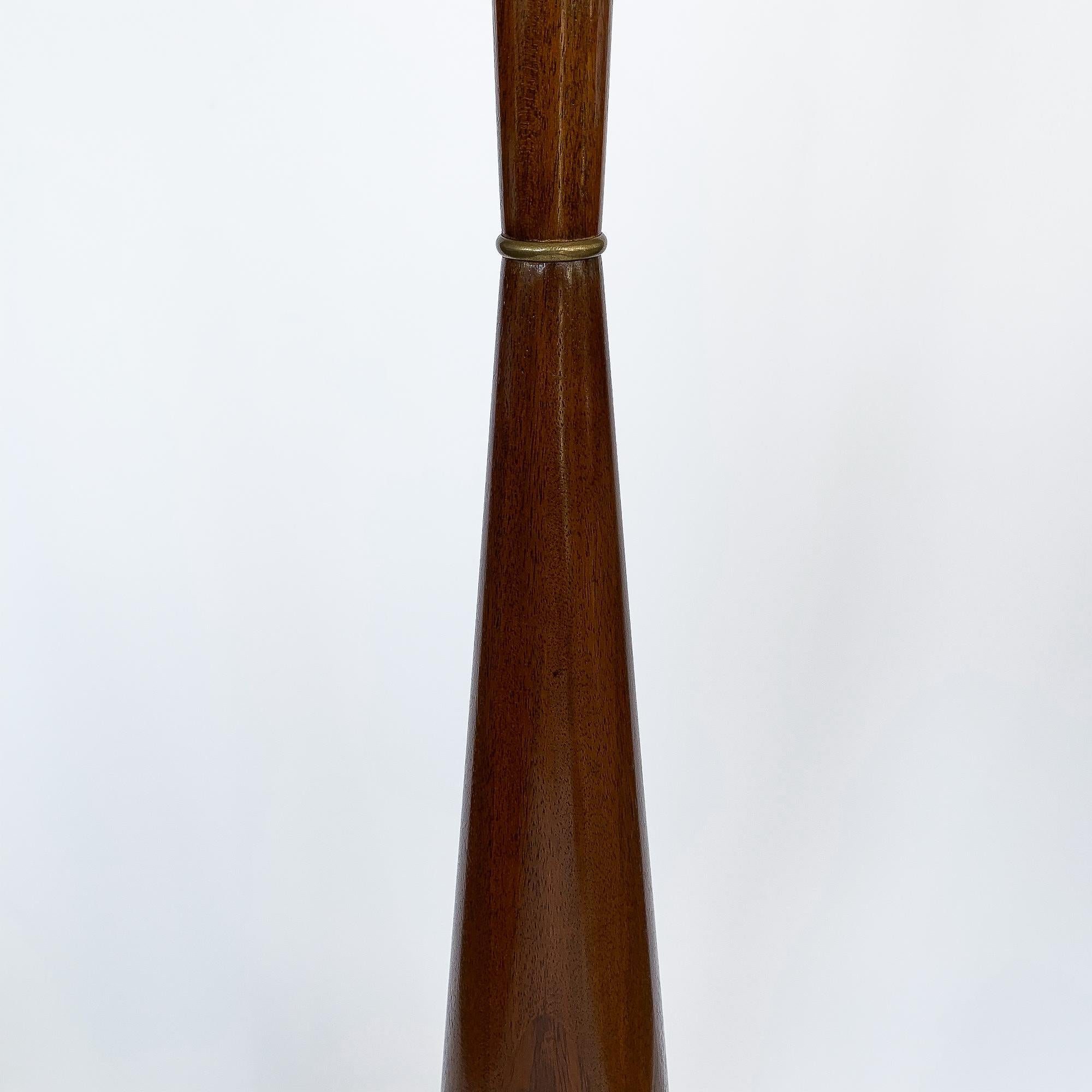 Late 20th Century Walnut Hourglass Floor Lamp in the Manner of Raymond Pfenning 