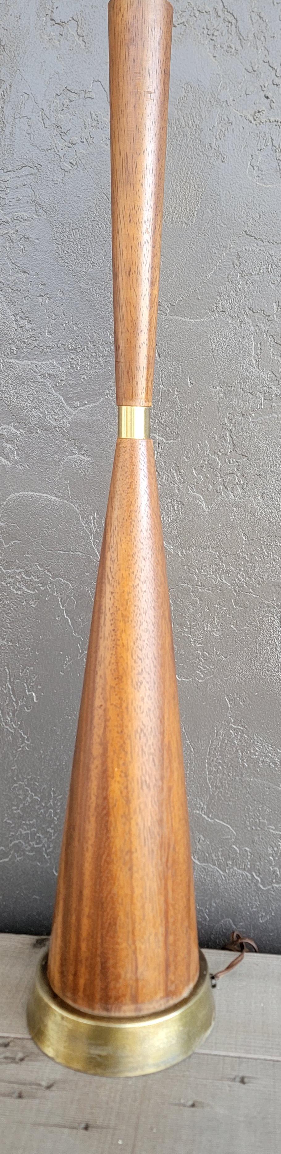 Turned Walnut Hourglass Table Lamp 1960's For Sale