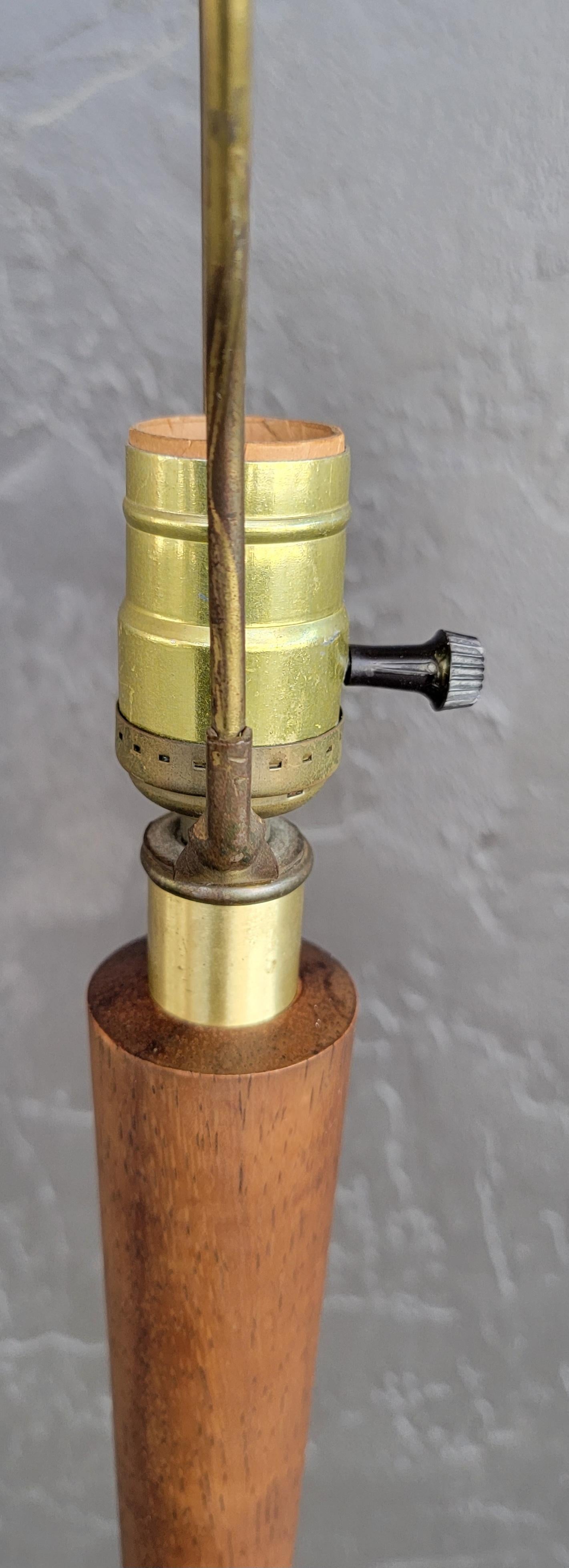 Walnut Hourglass Table Lamp 1960's In Good Condition For Sale In Fulton, CA