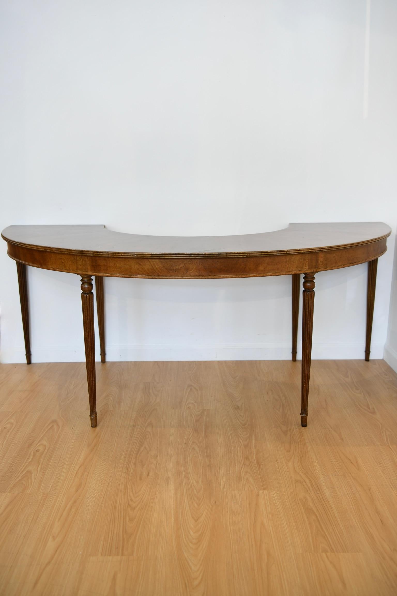 Vintage walnut hunt table. Dimensions: 28