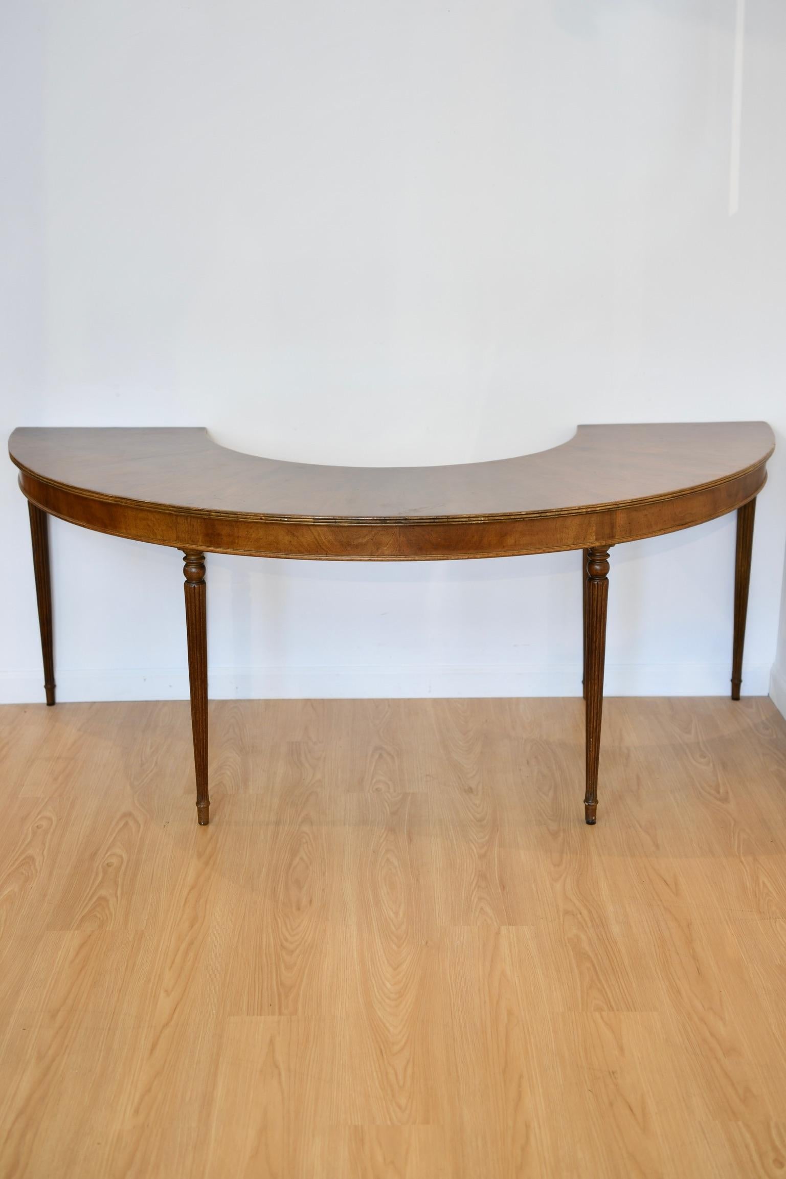 Walnut Hunt Table In Good Condition For Sale In Brooklyn, NY