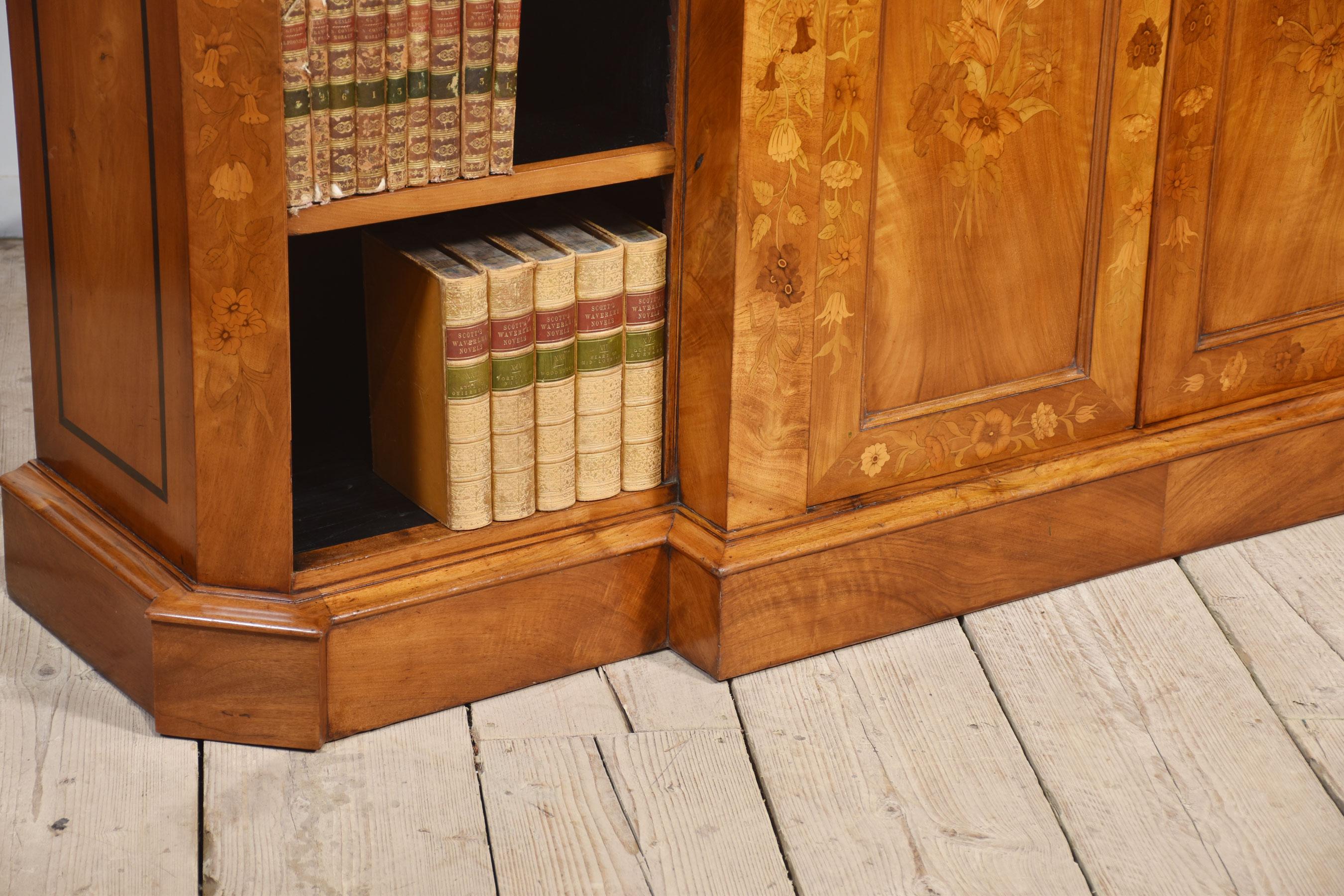 Libreria a baldacchino intarsiata in noce in vendita 3